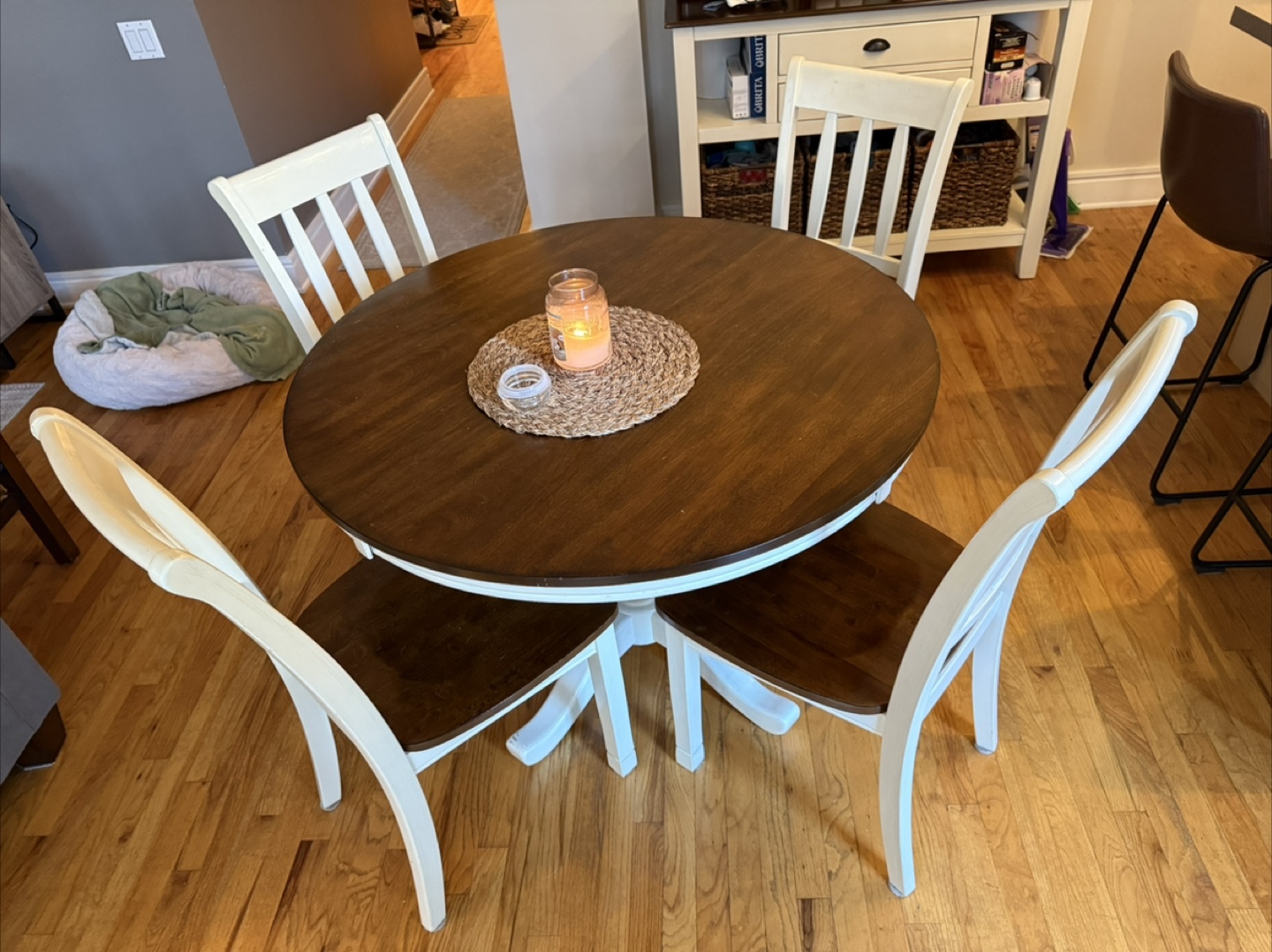 Round Dining Table with 4 Chairs