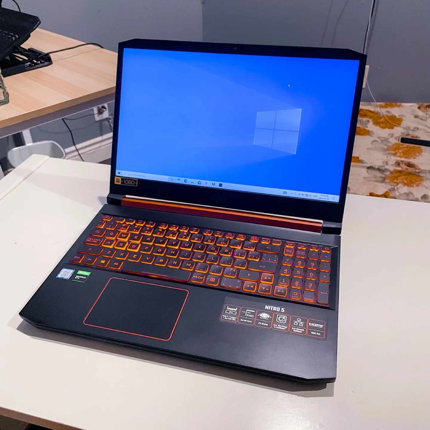 Nitro 5 Gaming Laptop image indicator(3)