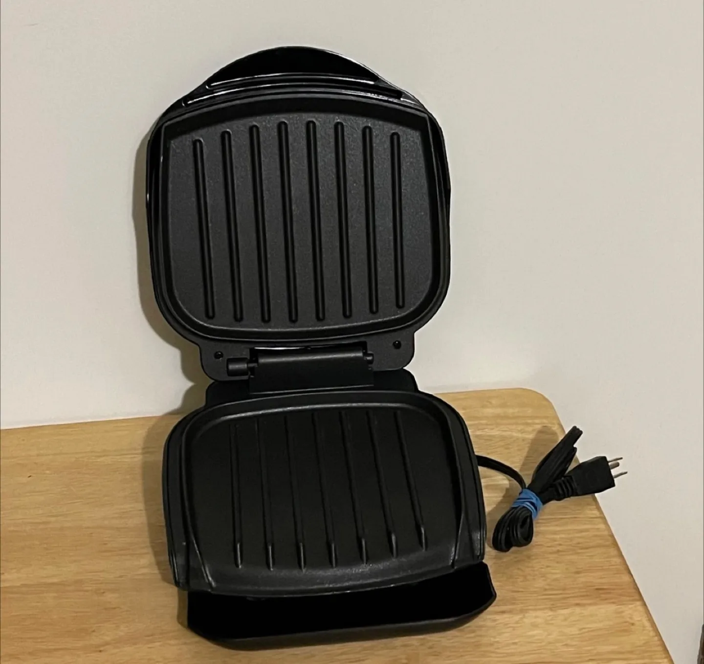 George Foreman Electric Lean Meat Fat Grilling Machine -  Black image indicator(3)