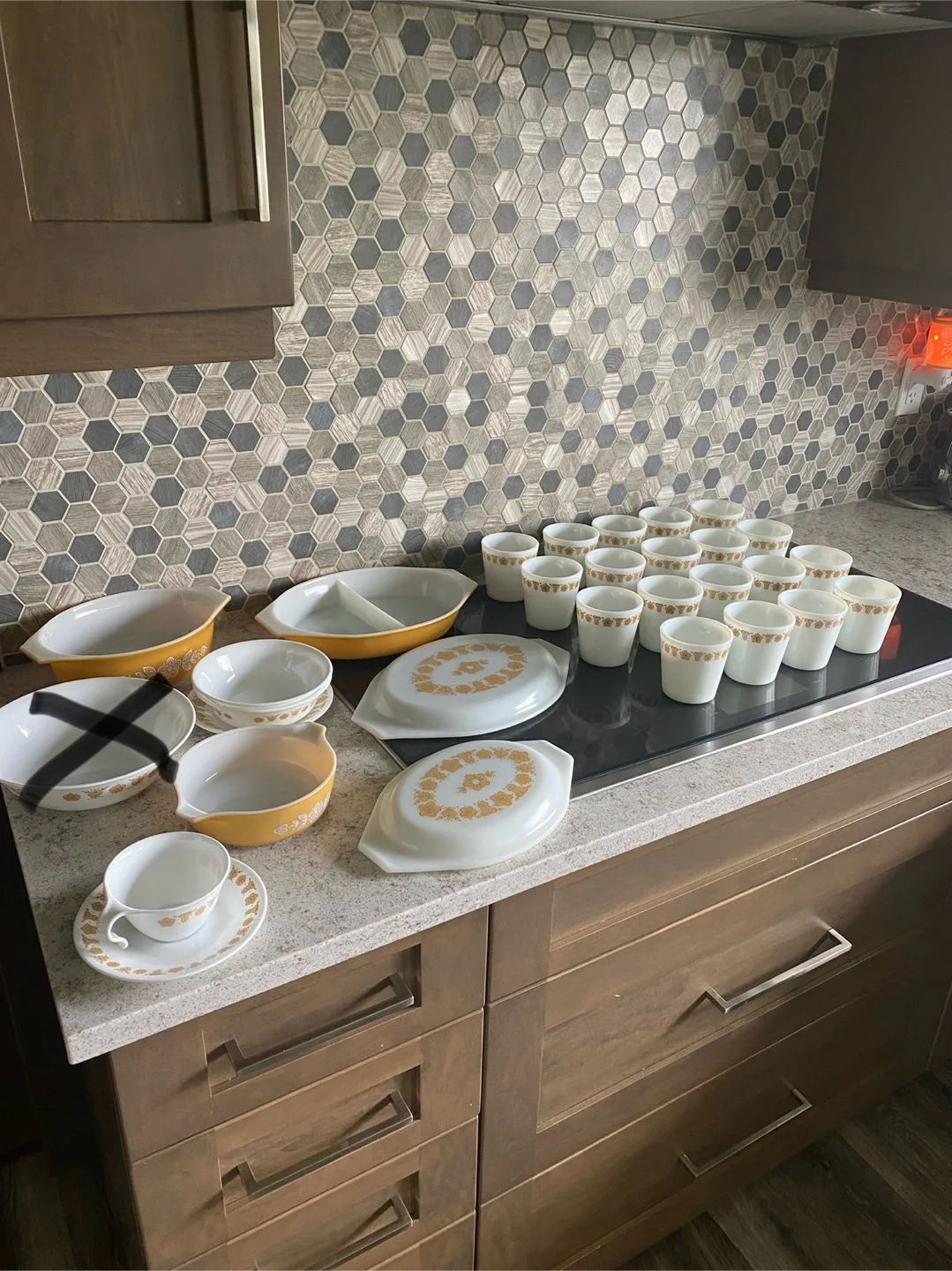29 pieces, Vintage Pyrex/Corelle Butterfly Gold Pattern thumbnail