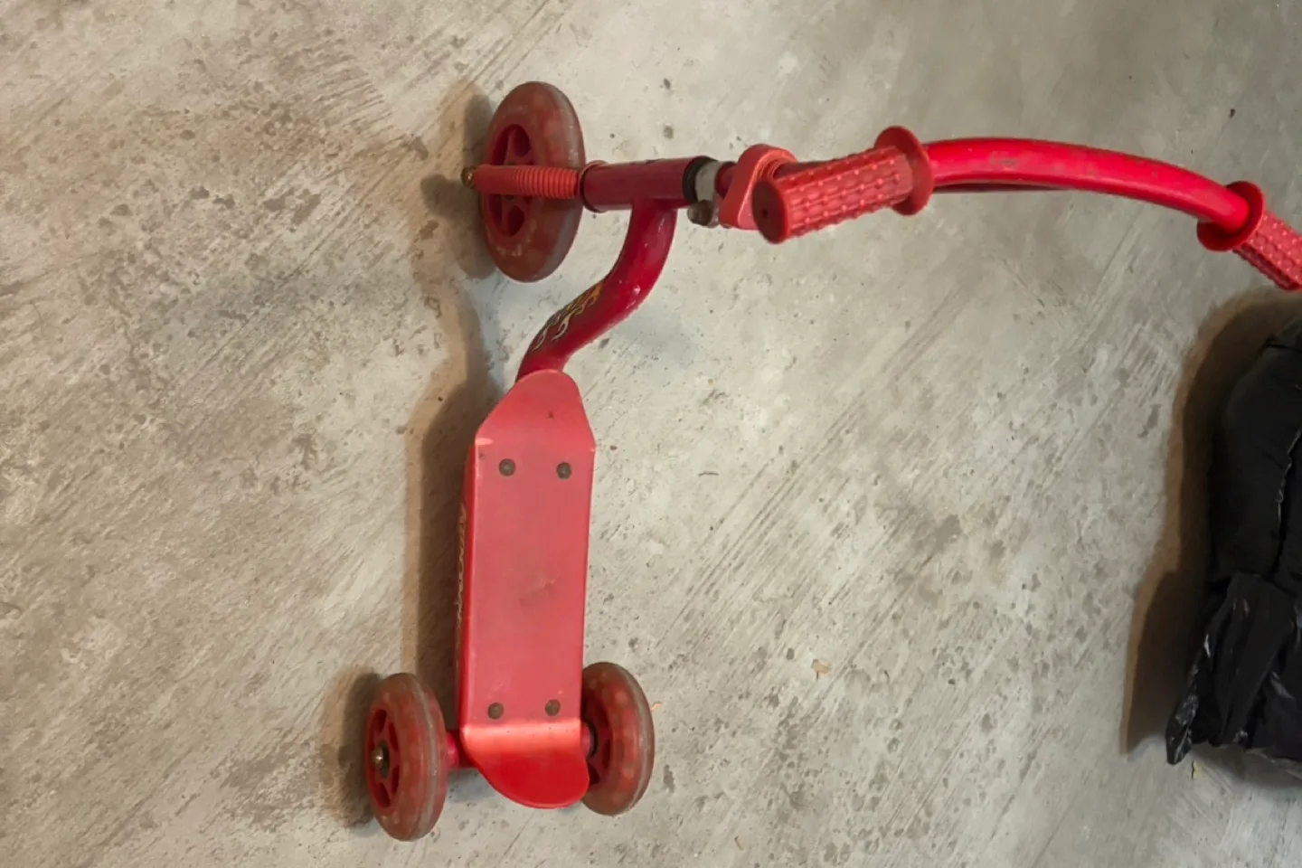 Red Kids' Scooter image indicator(2)