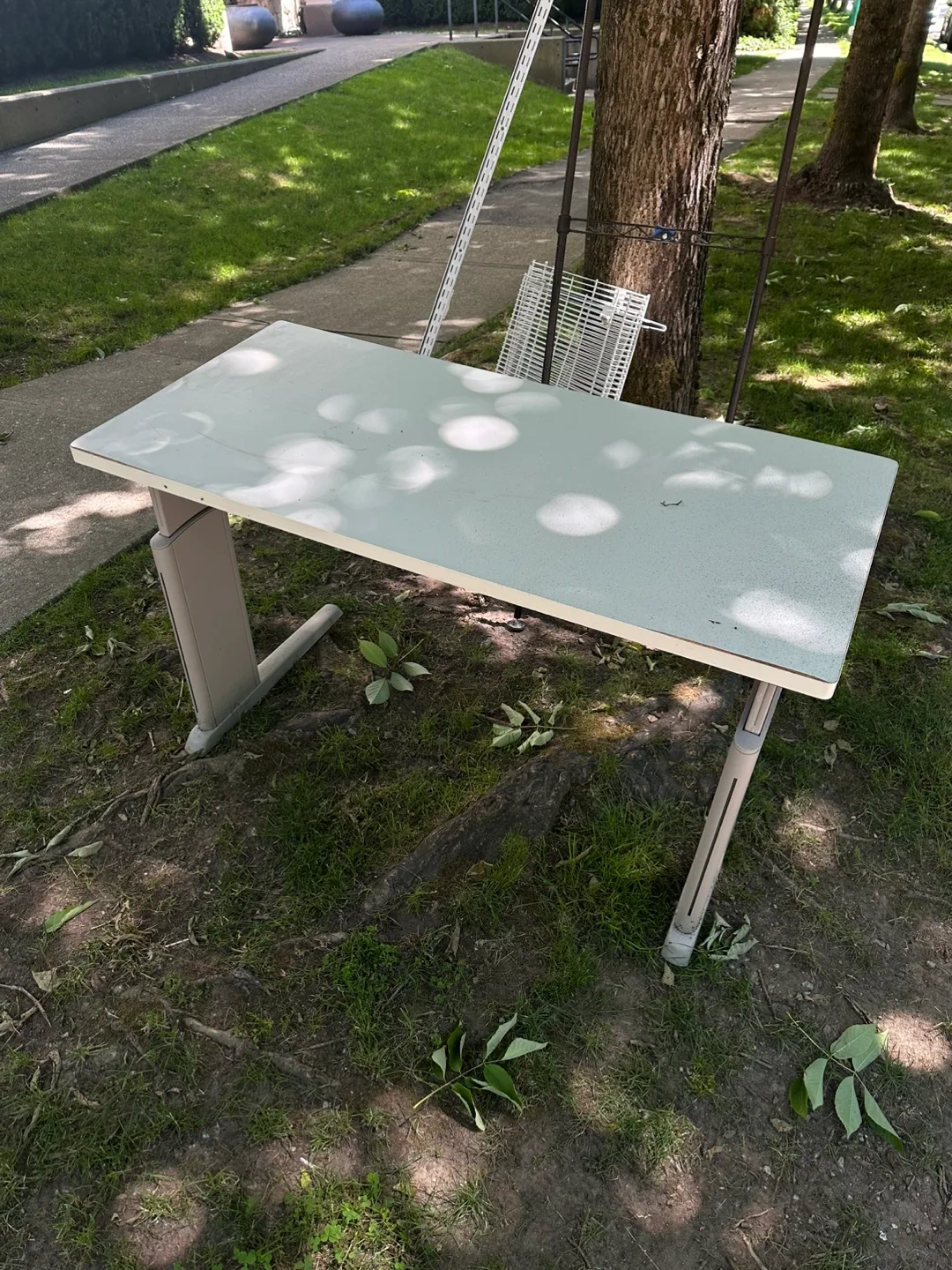 Adjustable Work Bench thumbnail