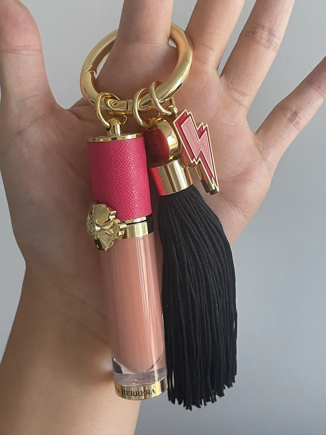 🇨🇦Carolina Herrera keychain with matte lipgloss image indicator(2)