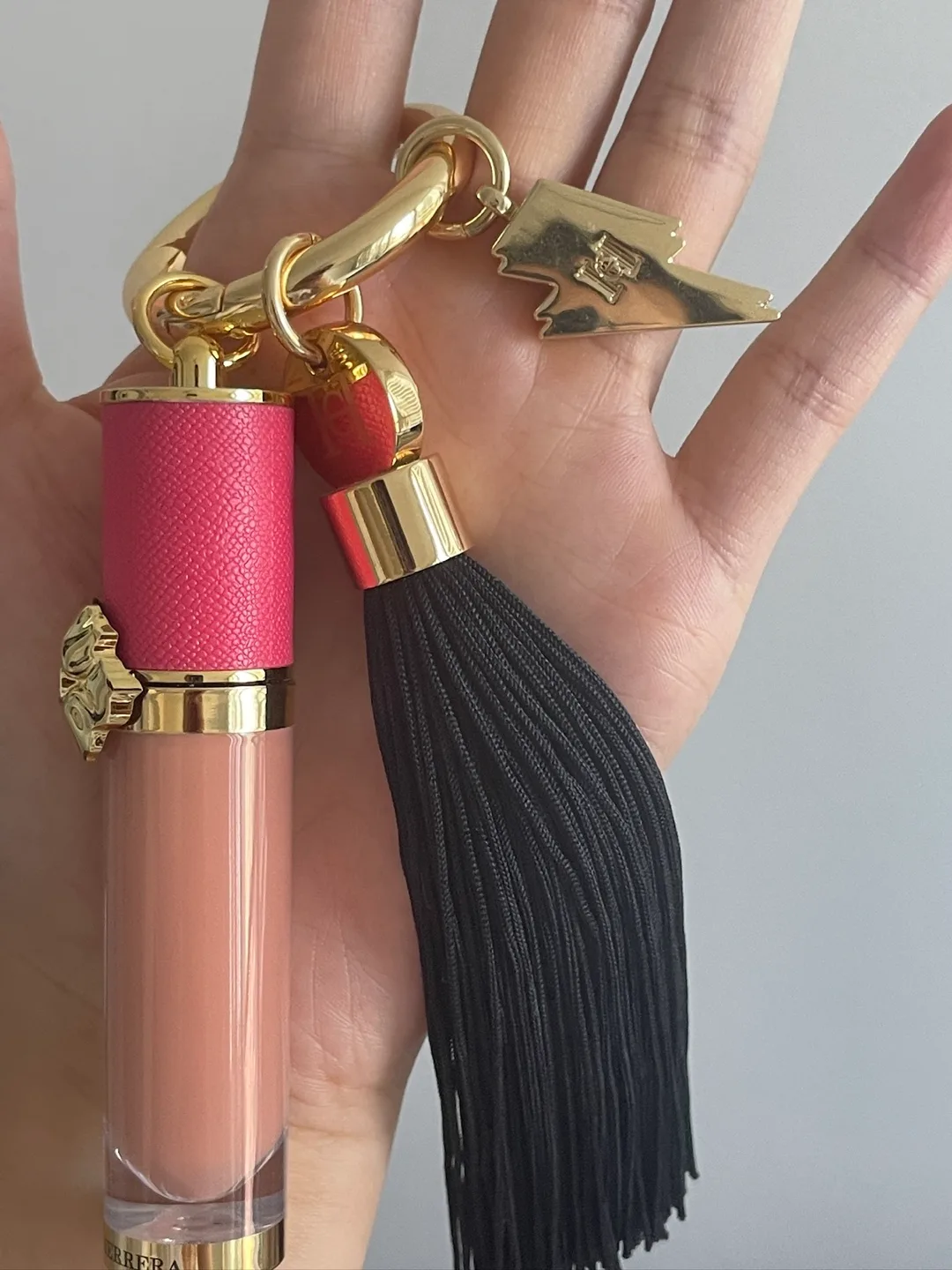 🇨🇦Carolina Herrera keychain with matte lipgloss image indicator(3)
