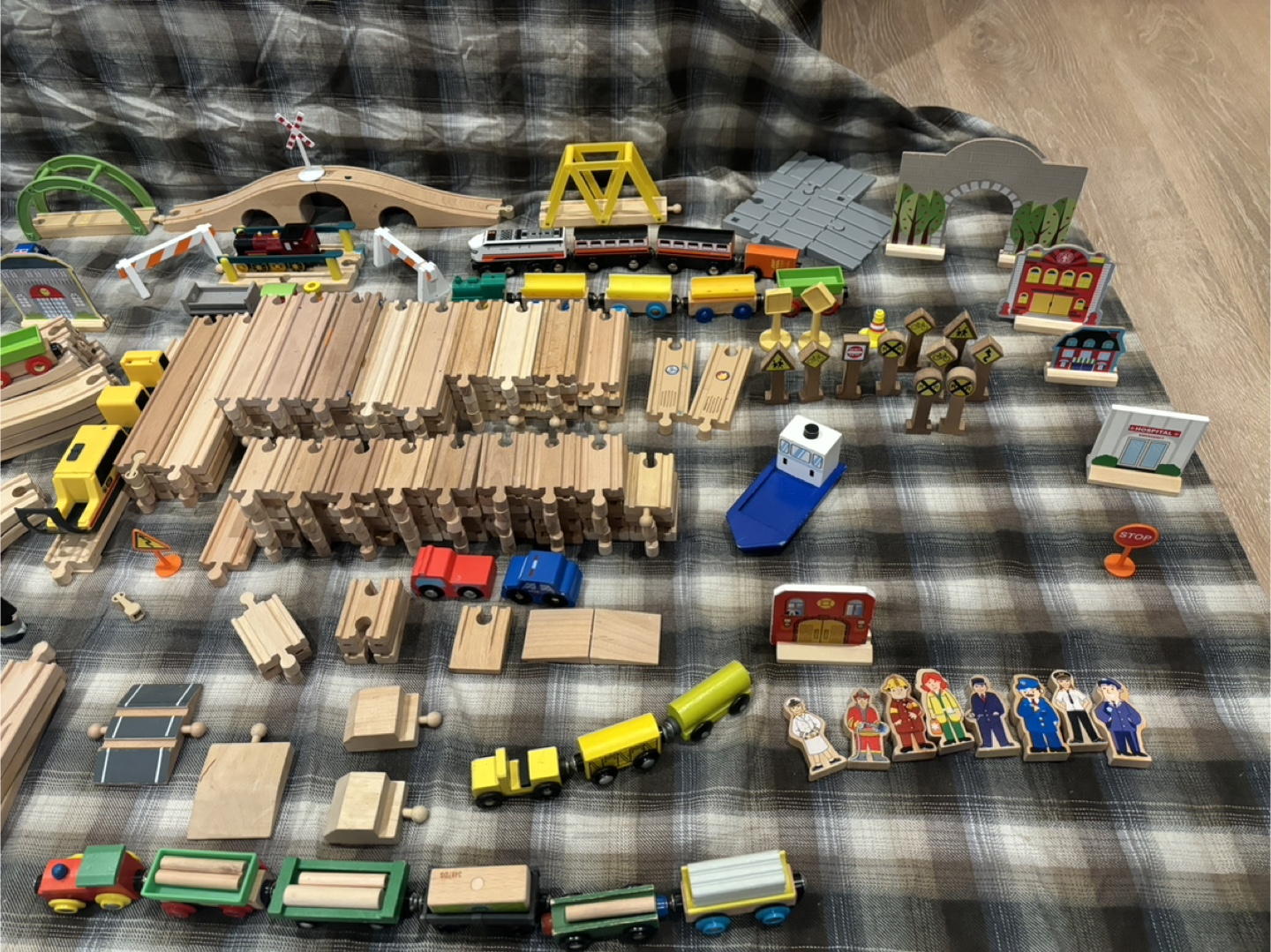 Wooden Train Set - Tracks, Trains & Accessories - photo 2