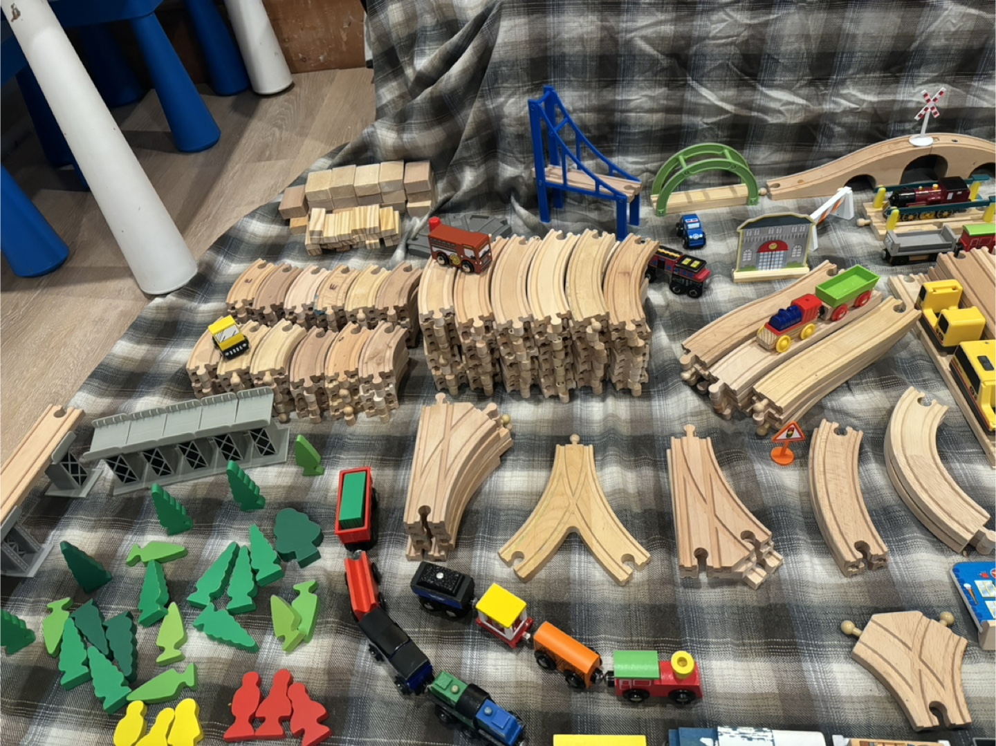Wooden Train Set - Tracks, Trains & Accessories - photo 3