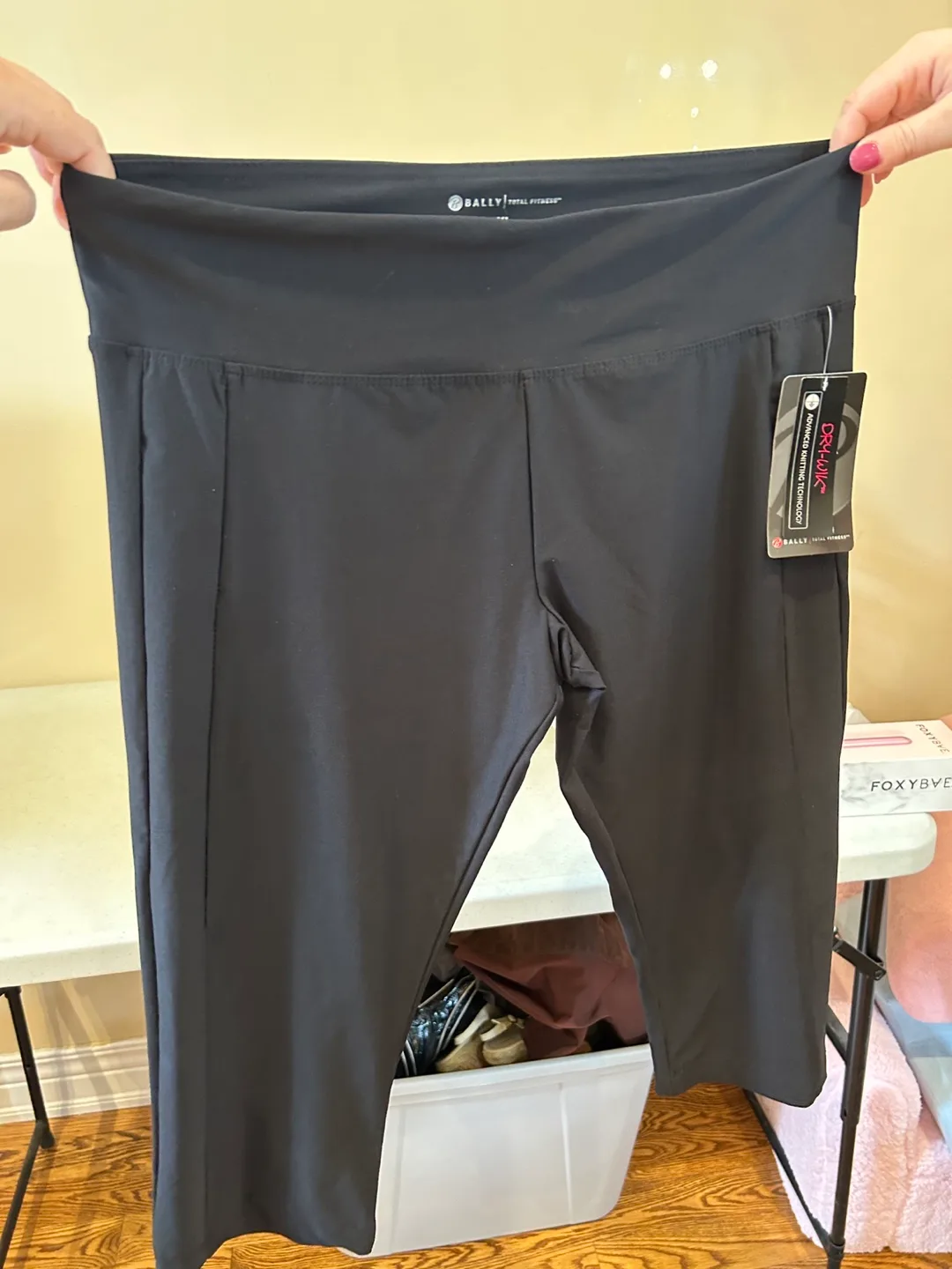 Bally Total Fitness Black Capri Leggings - XL thumbnail