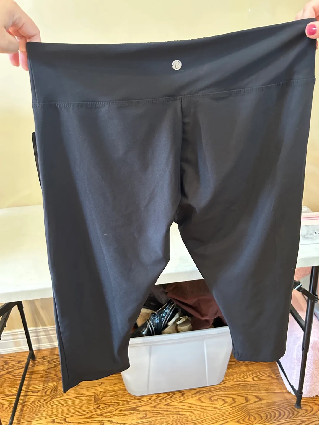 Bally Total Fitness Black Capri Leggings - XL image indicator(3)