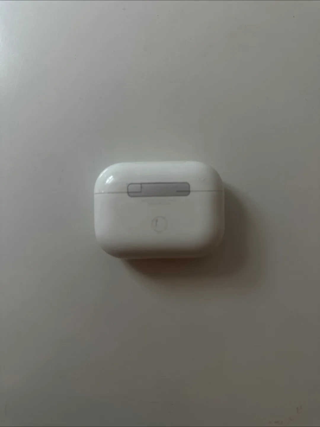 AirPods Pro 2 Charging Case image indicator(2)