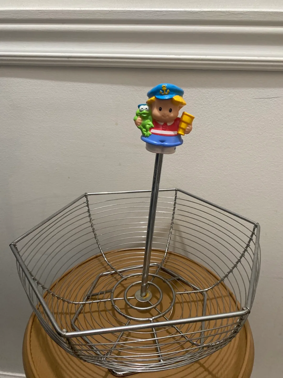 Fisher-Price Little People Figure 🇨🇦 & Metal Basket thumbnail