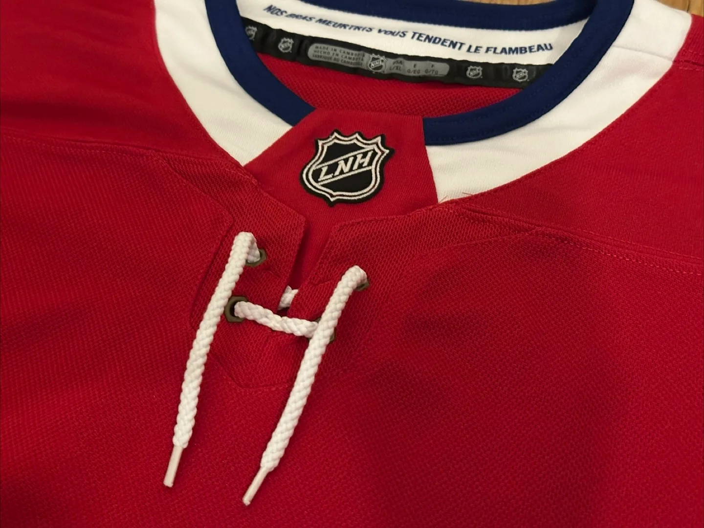 Youth L/XL Montreal Canadiens Jersey image indicator(3)