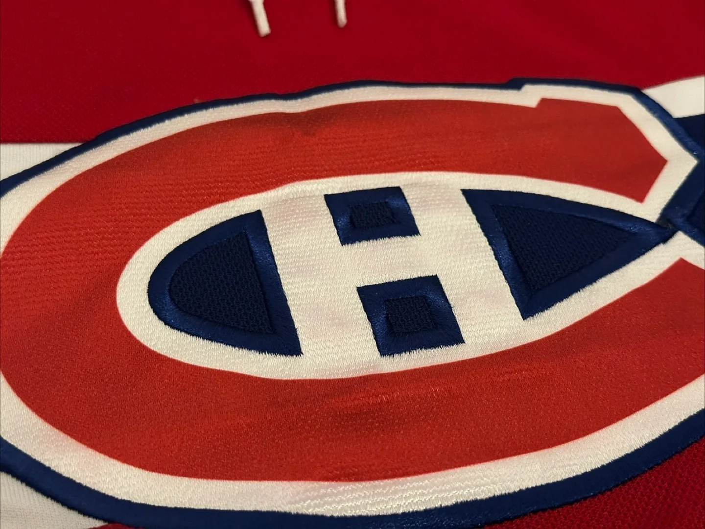 Youth L/XL Montreal Canadiens Jersey image indicator(4)