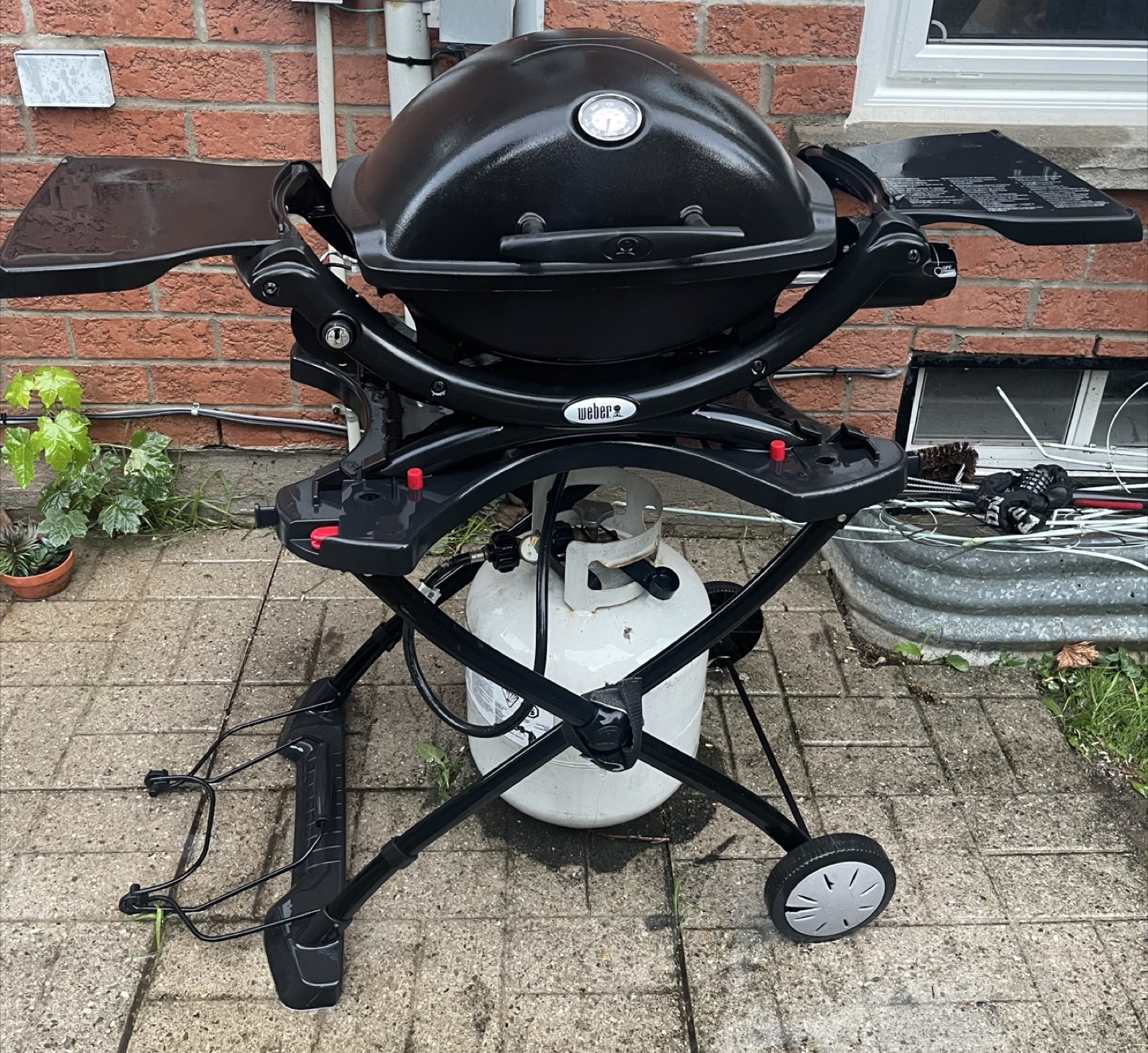 Weber Q1200 Portable Gas Grill - Black