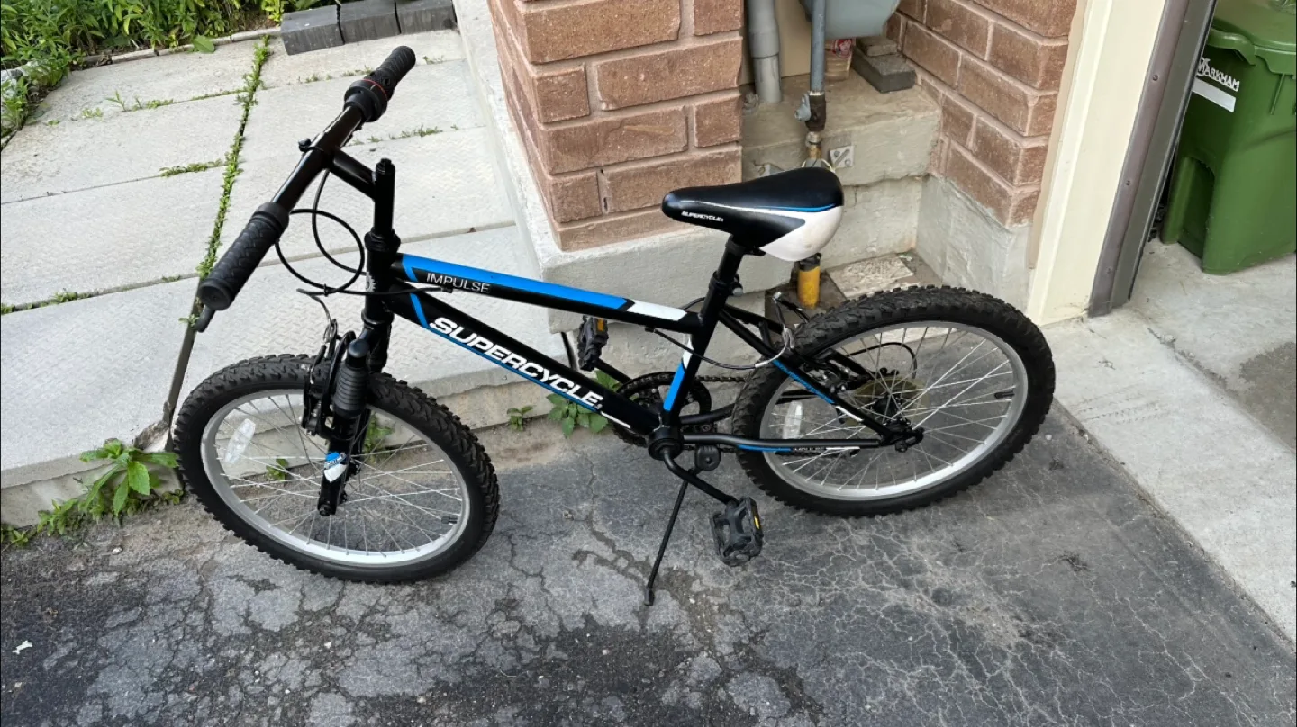 🇨🇦 Supercycle 20‘’ Kids' Bike + helmet - Great Condition! thumbnail