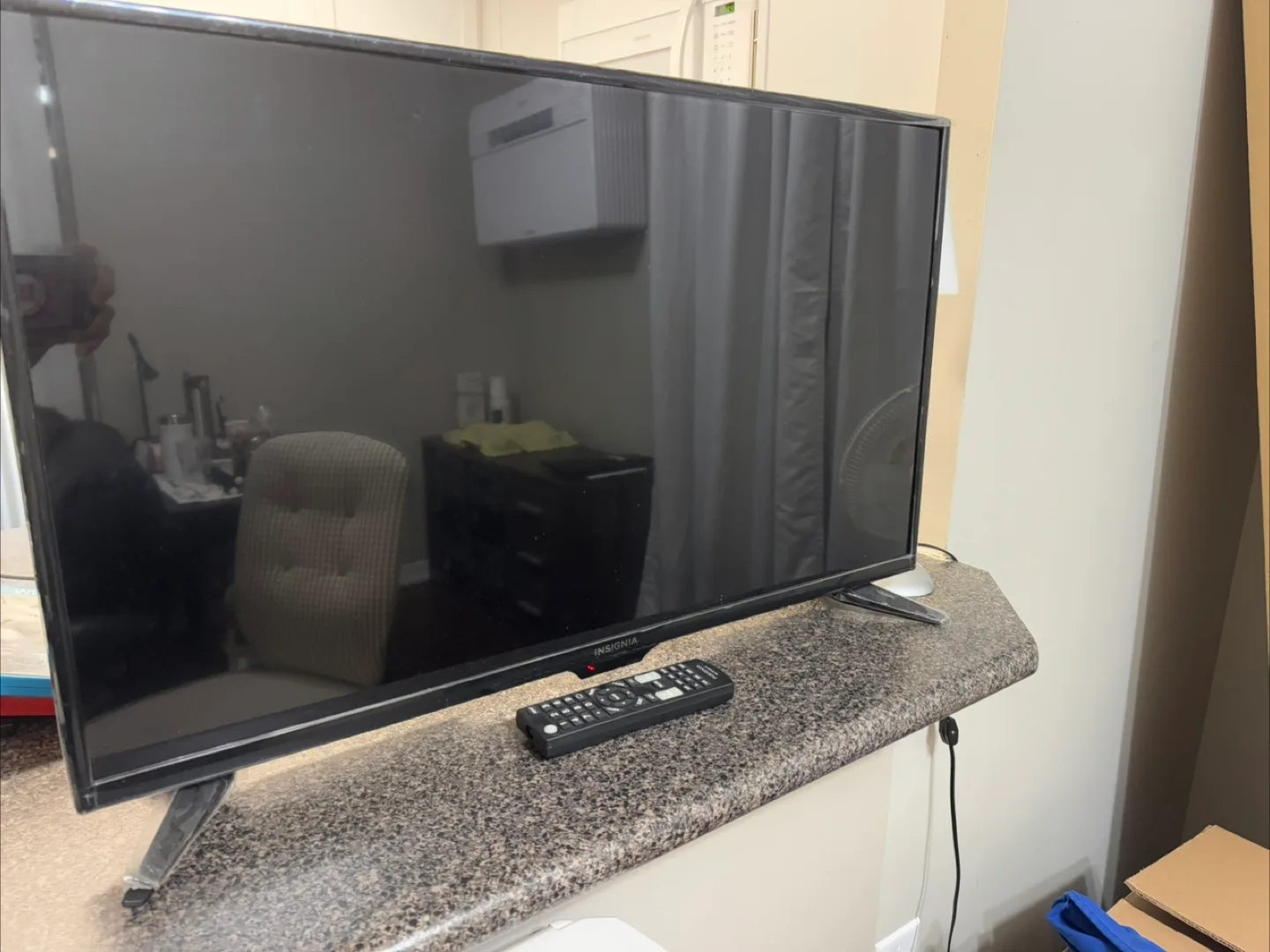 🇨🇦Insignia 32” LED TV - Great Condition! thumbnail