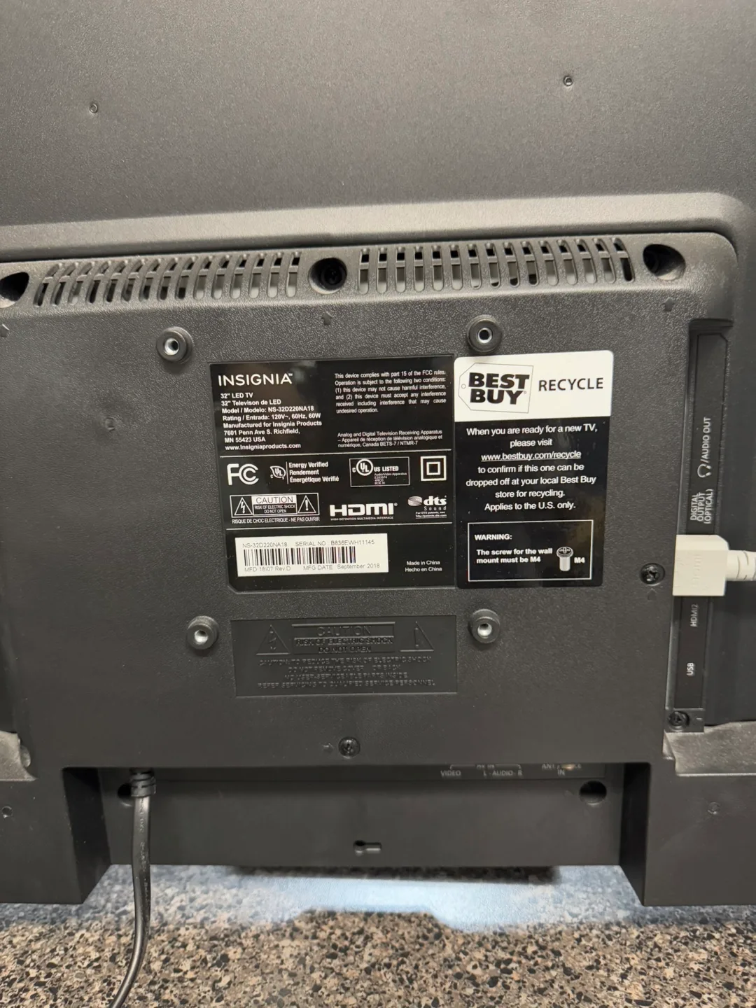 🇨🇦Insignia 32” LED TV - Great Condition! image indicator(2)