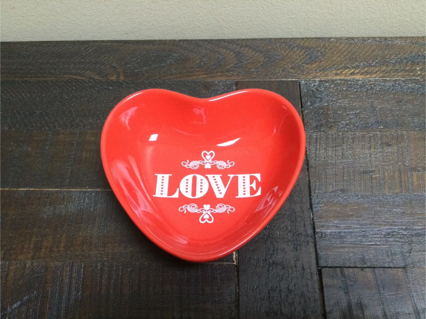 🇨🇦Hallmark Red Heart-Shaped candy Bowl thumbnail