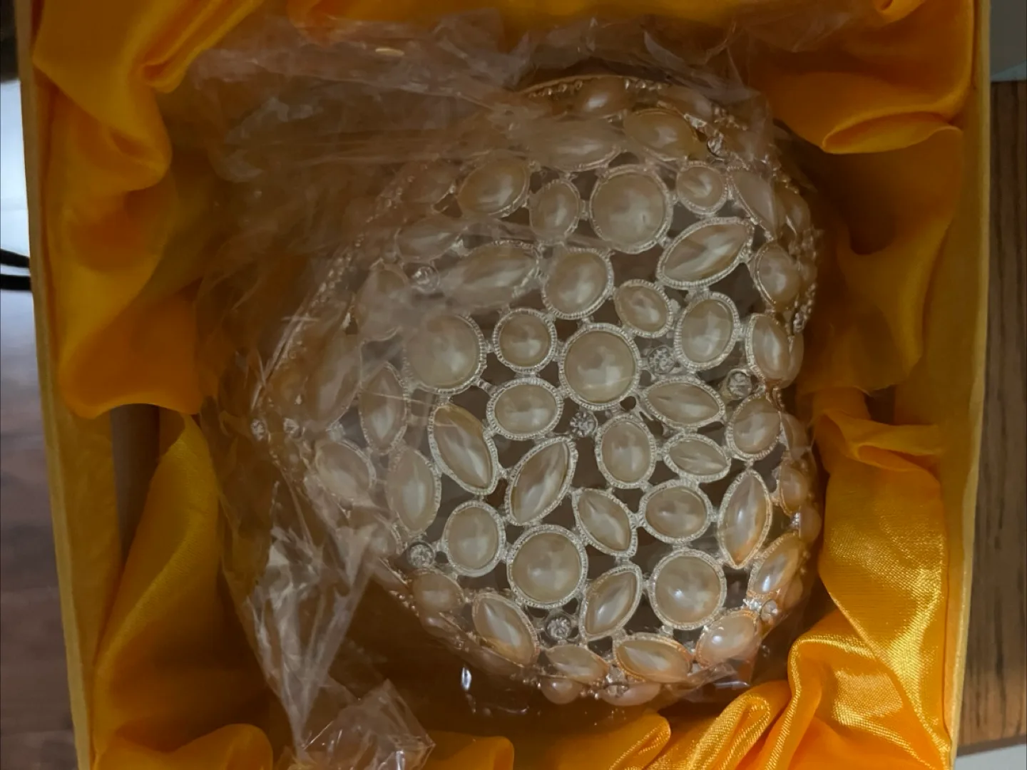 Pearl love shaped jewelry box image indicator(3)