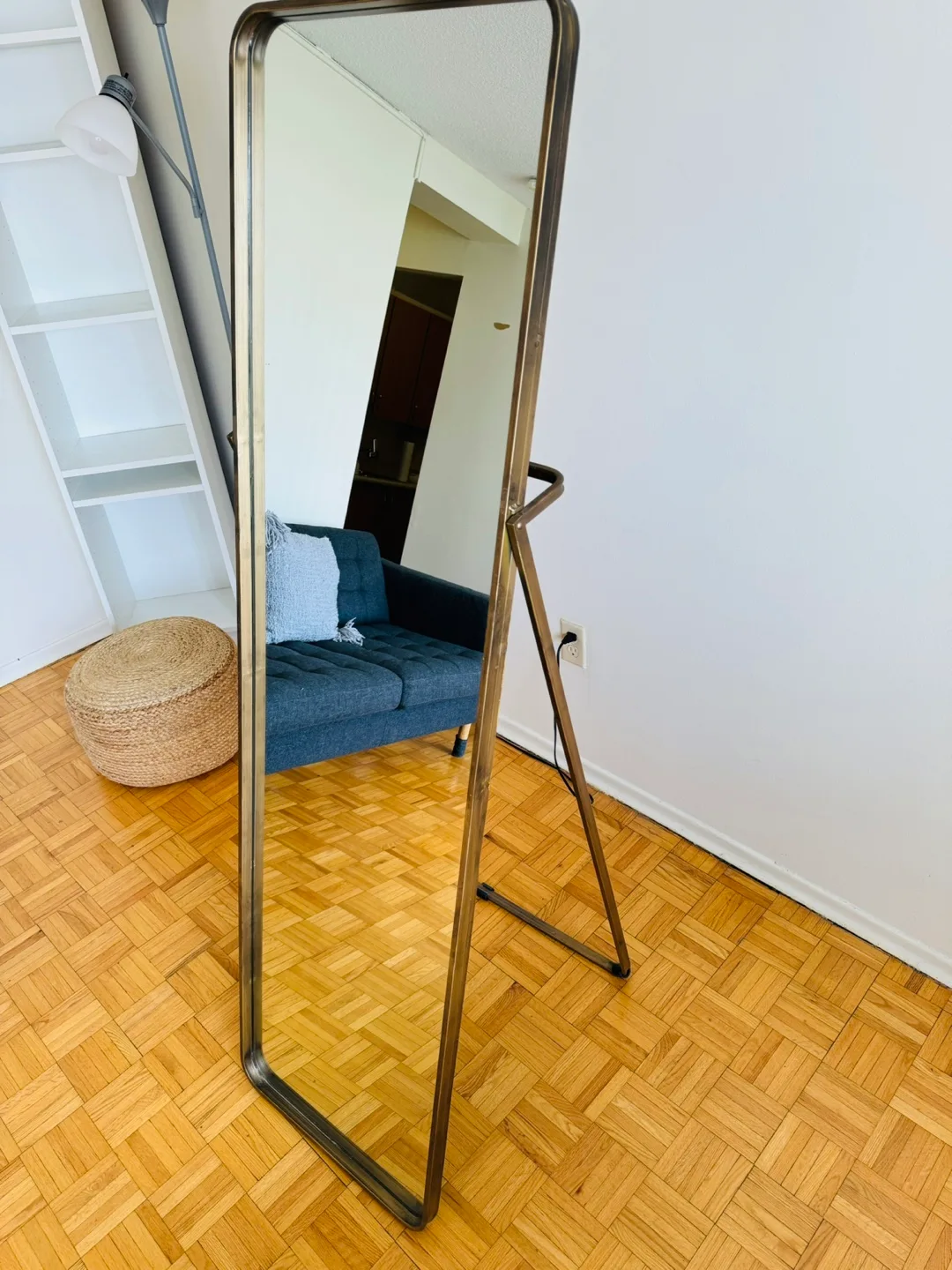 Metal Frame Standing Mirror image indicator(2)