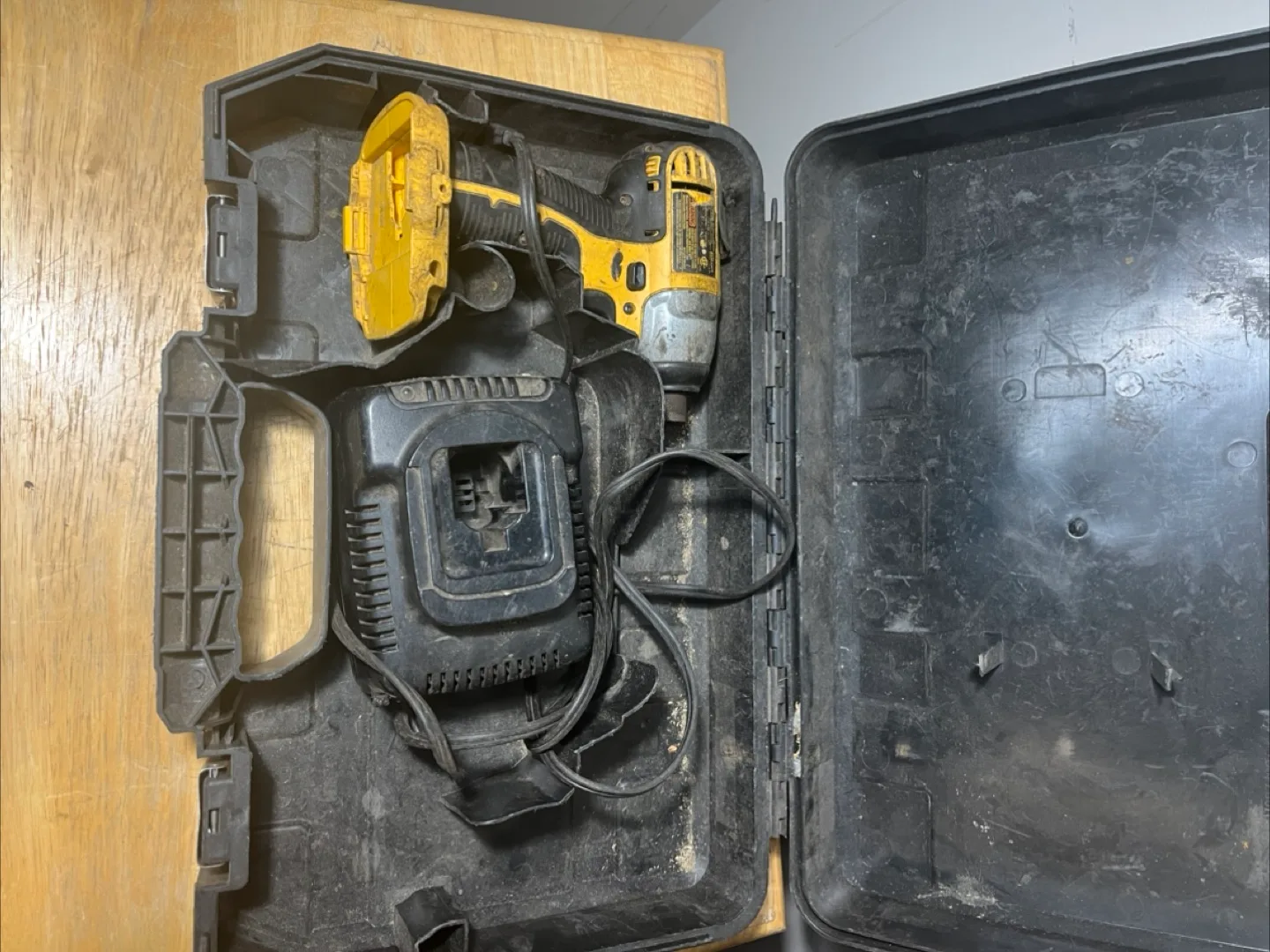 DeWalt Cordless Drill Kit with Case 14.4v thumbnail
