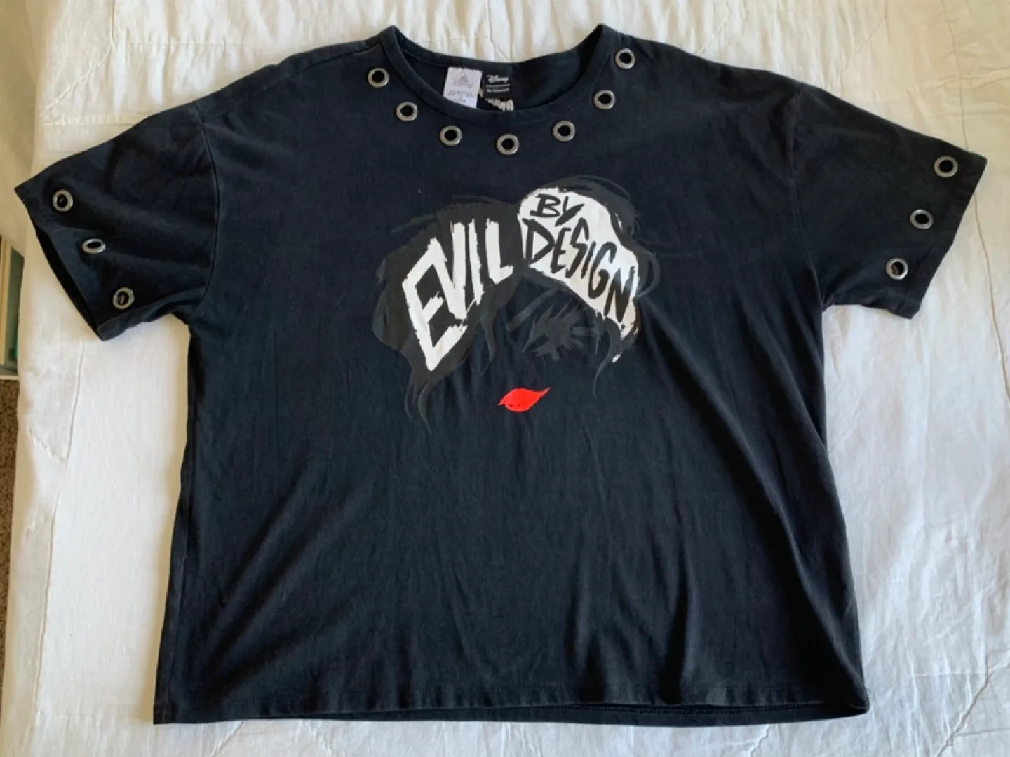 Disney Her Universe Cruella De Vil Tee - Size XL thumbnail