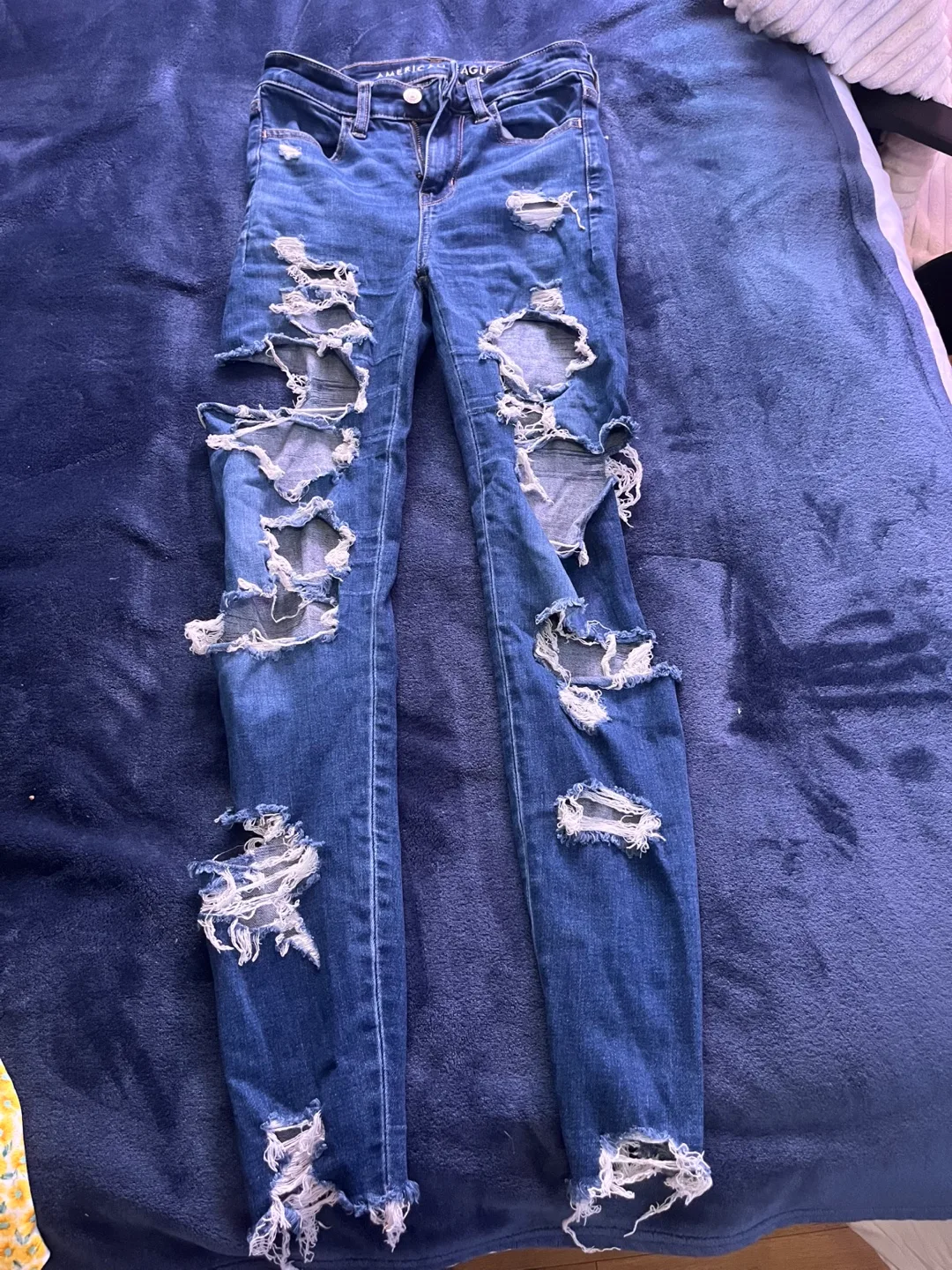 American Eagle Ripped Jeans - Size 00 thumbnail