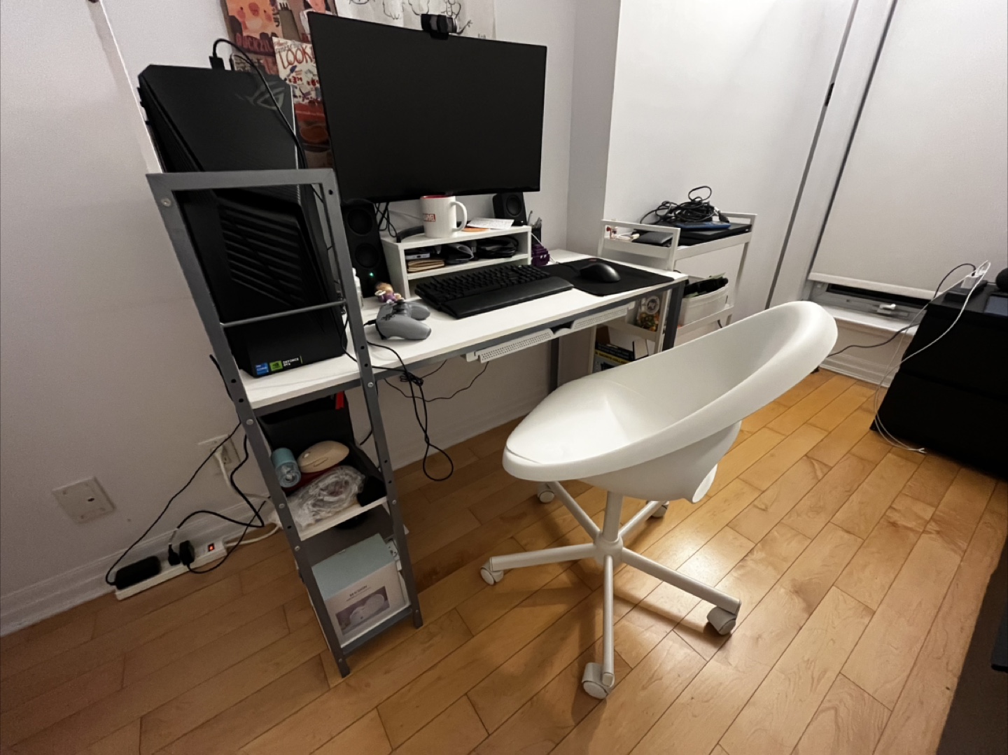 White Office Computer Desk for sale (with a free chair) - photo 3