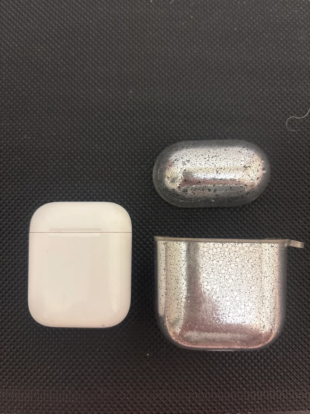 Apple AirPods (2nd generation) thumbnail