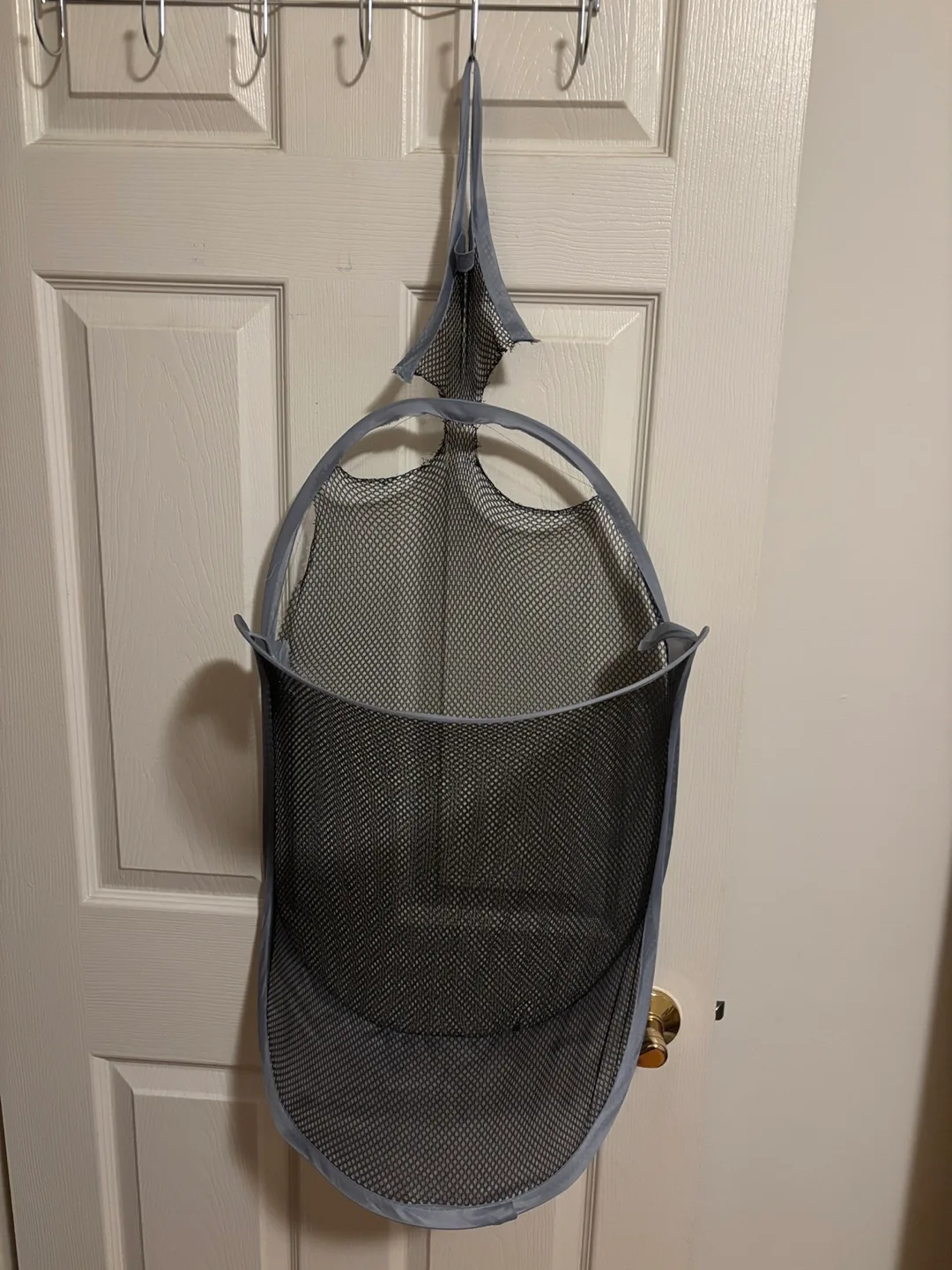 FREE Hanging Laundry Hamper – Broken But Still Usable 🇨🇦 thumbnail
