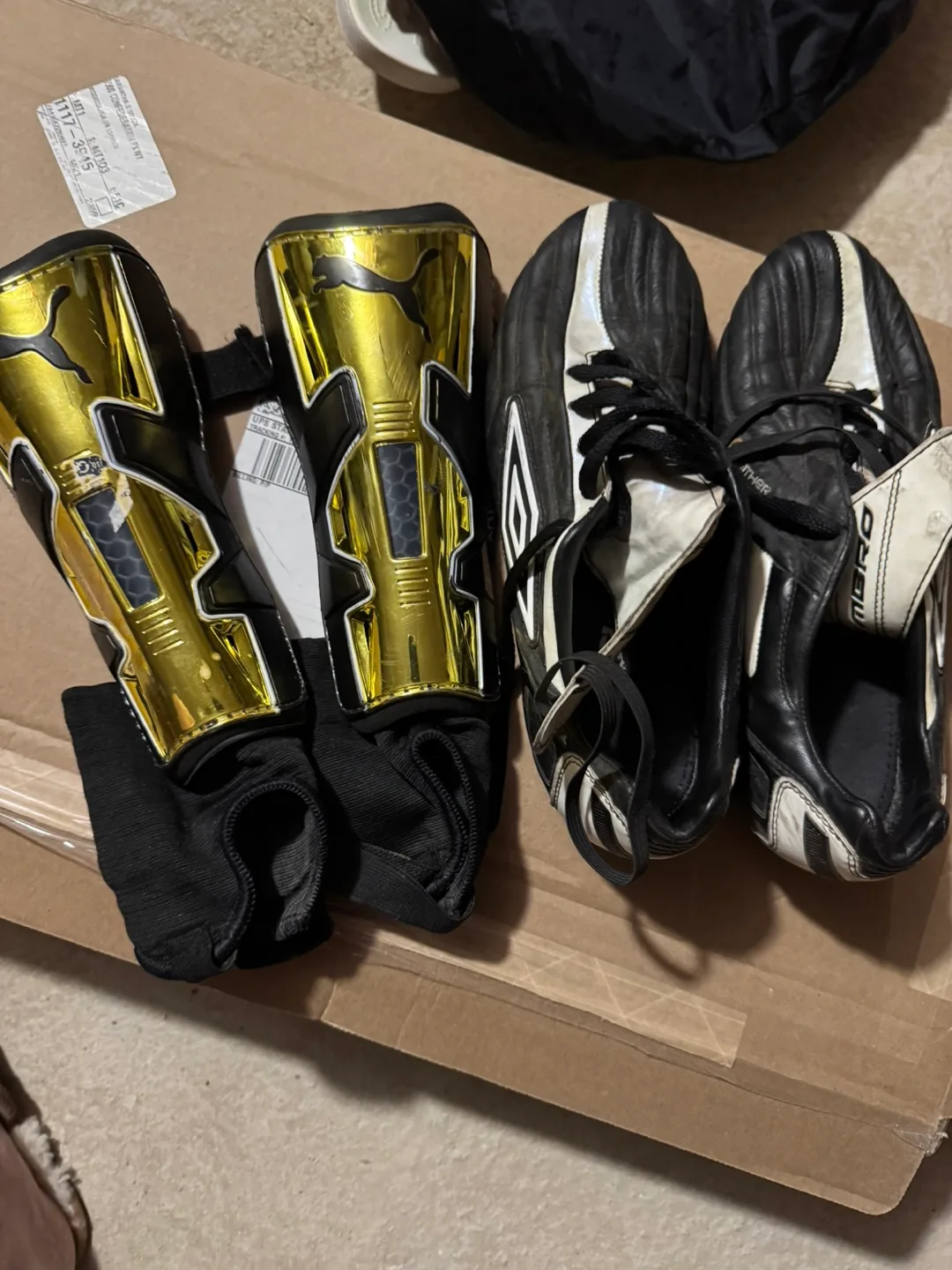 Puma Shin Guards & Umbro Soccer Cleats (US 9.5) thumbnail
