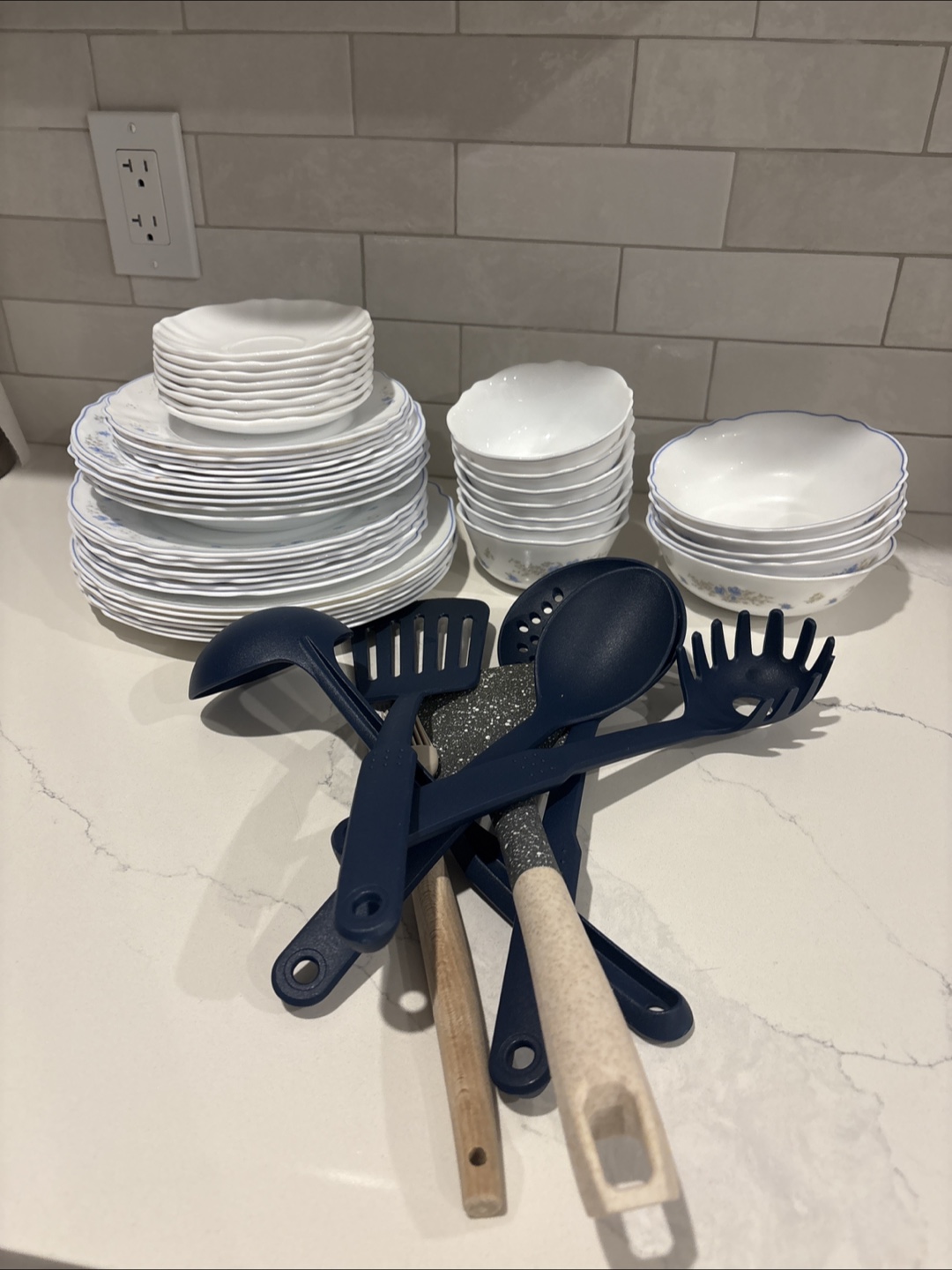 Dishes & Utensils Set