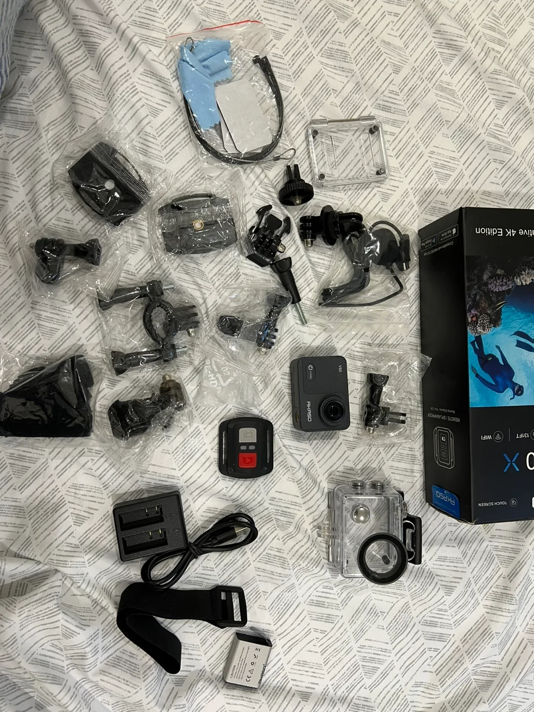 AKASO V50X Action Camera - Like New! image indicator(4)