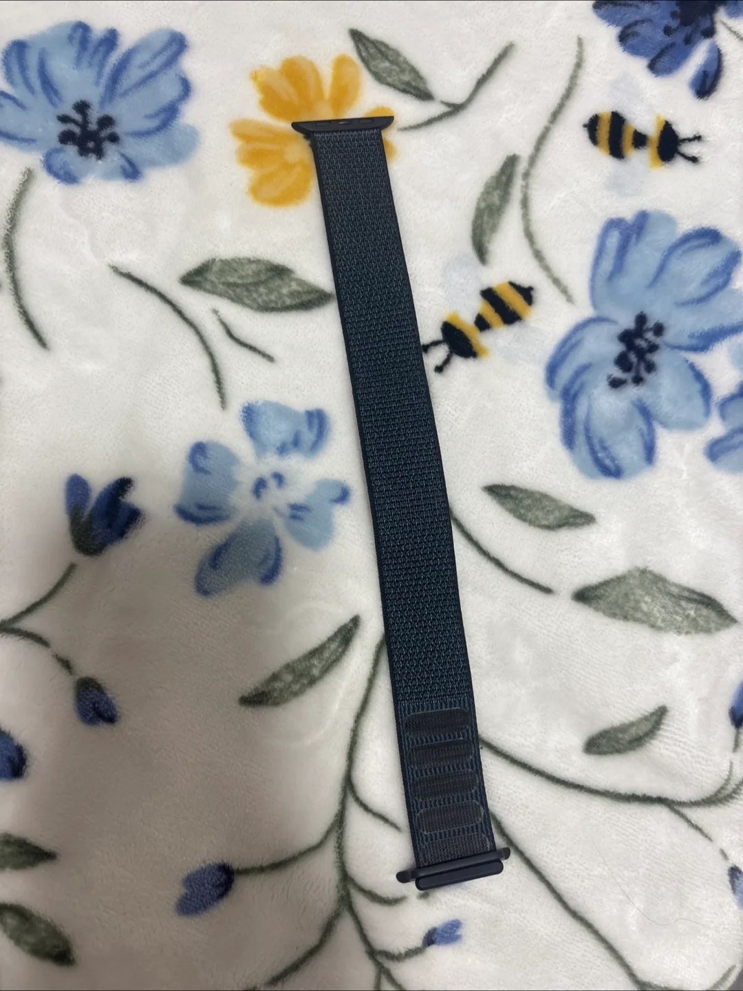 Apple Watch Midnight Sport Loop Band thumbnail