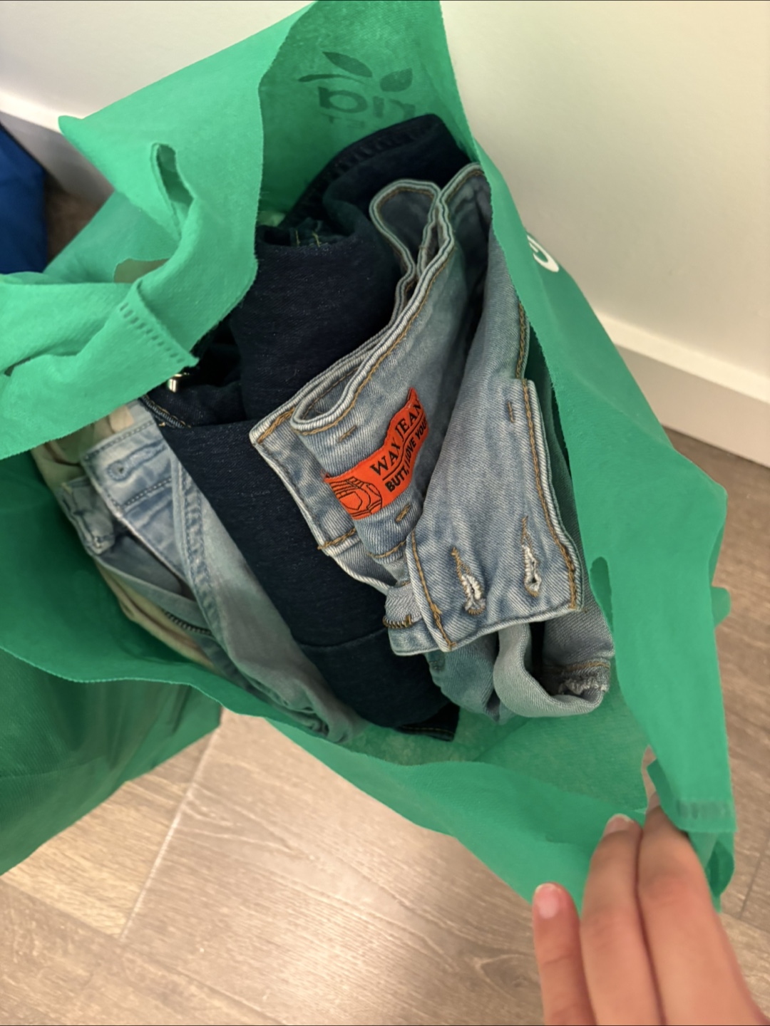 Free clothing and household items-size S - photo 2