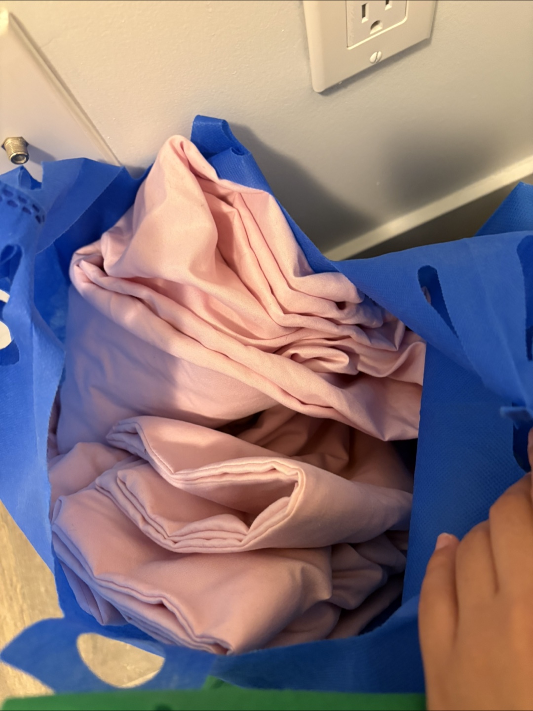 Free clothing and household items-size S - photo 3