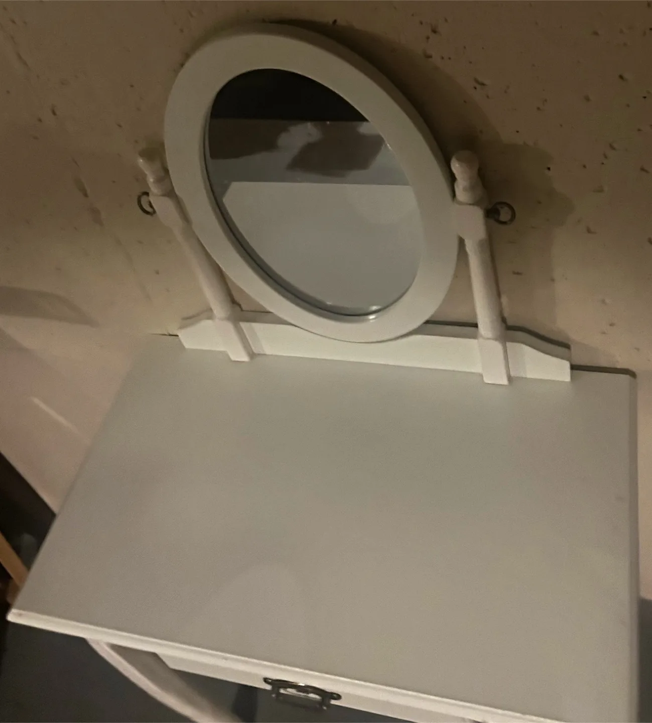 White Vanity Table with Mirror image indicator(2)