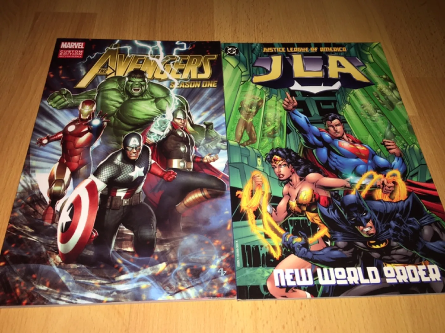 ($5 each) Graphic Novels (see all photos) - Marvel & DC image indicator(4)