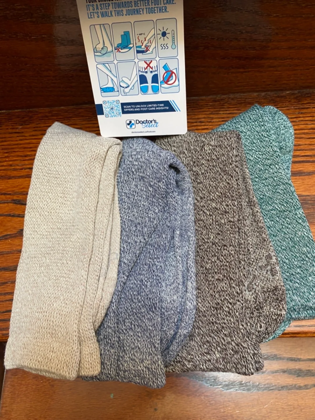 Doctor's Select Diabetic Crew Socks - 4 Pairs image indicator(2)