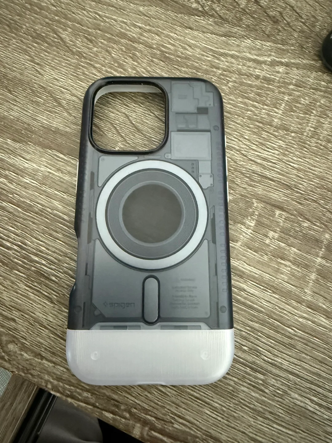 iPhone Cases: Spigen, Apple, MagSafe image indicator(3)