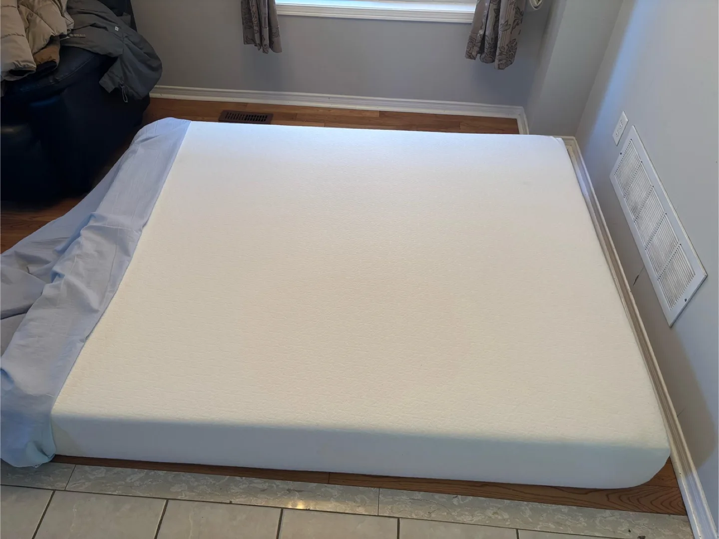 Zinus Deluxe Memory Foam 10" RV Mattress image indicator(3)