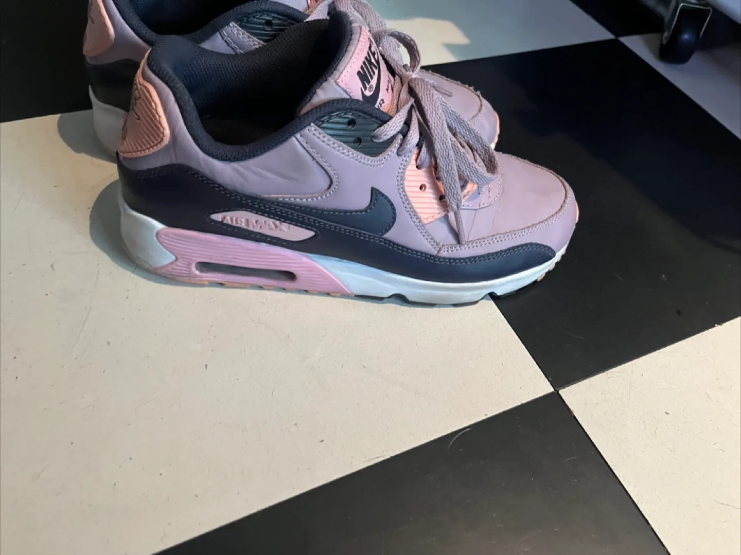 Nike Air Max 90 Lilac, black and pink thumbnail