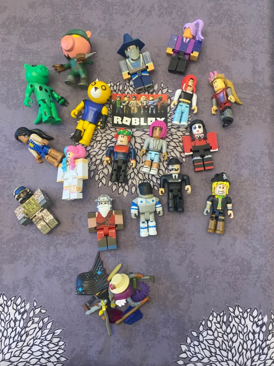 Roblox and Piggy characters. thumbnail