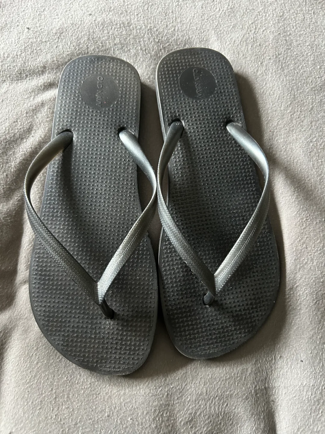 Old Navy Flip Flops Size 9 thumbnail