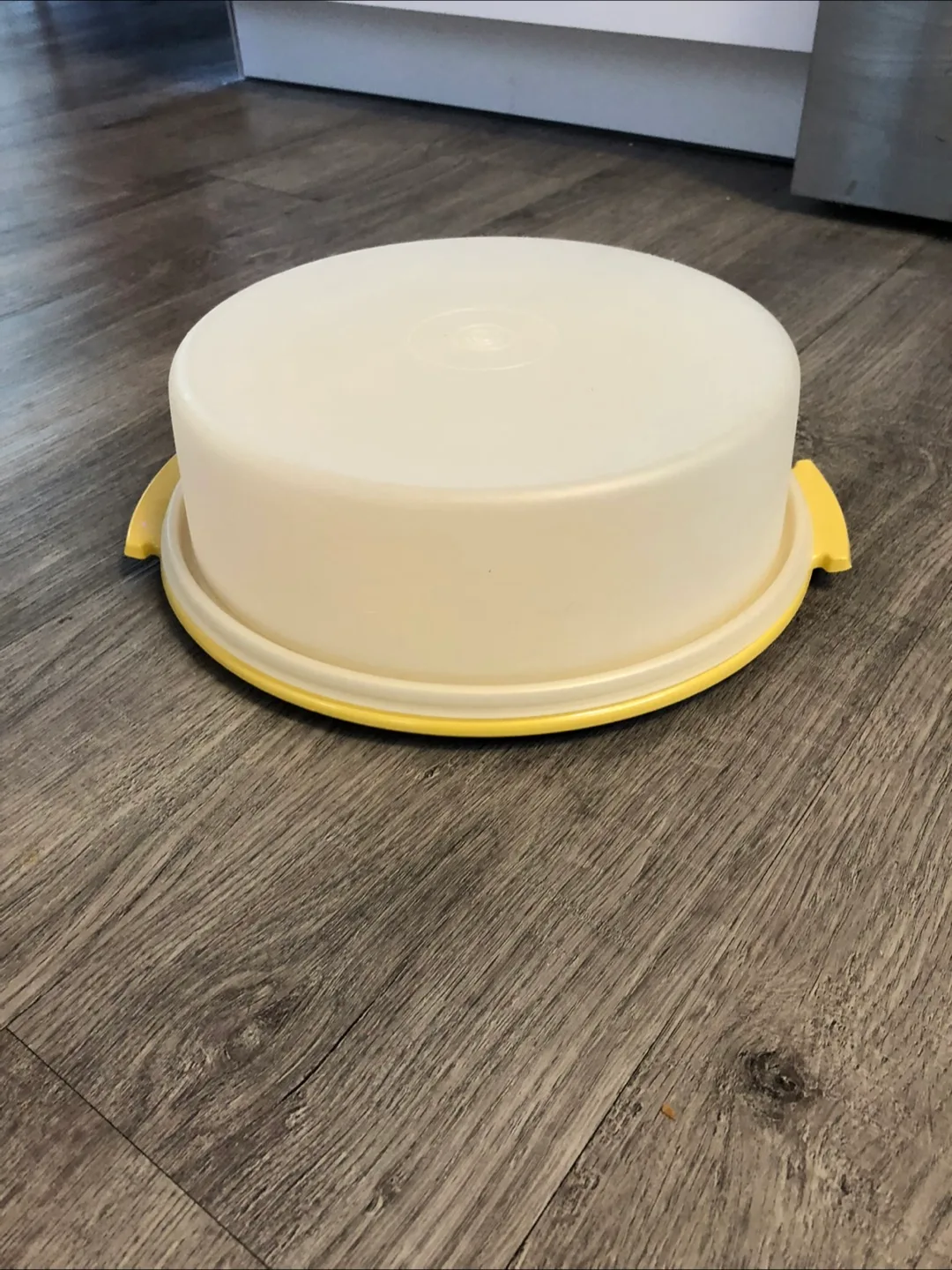 Tupperware  Pie Keeper Harvest Gold thumbnail