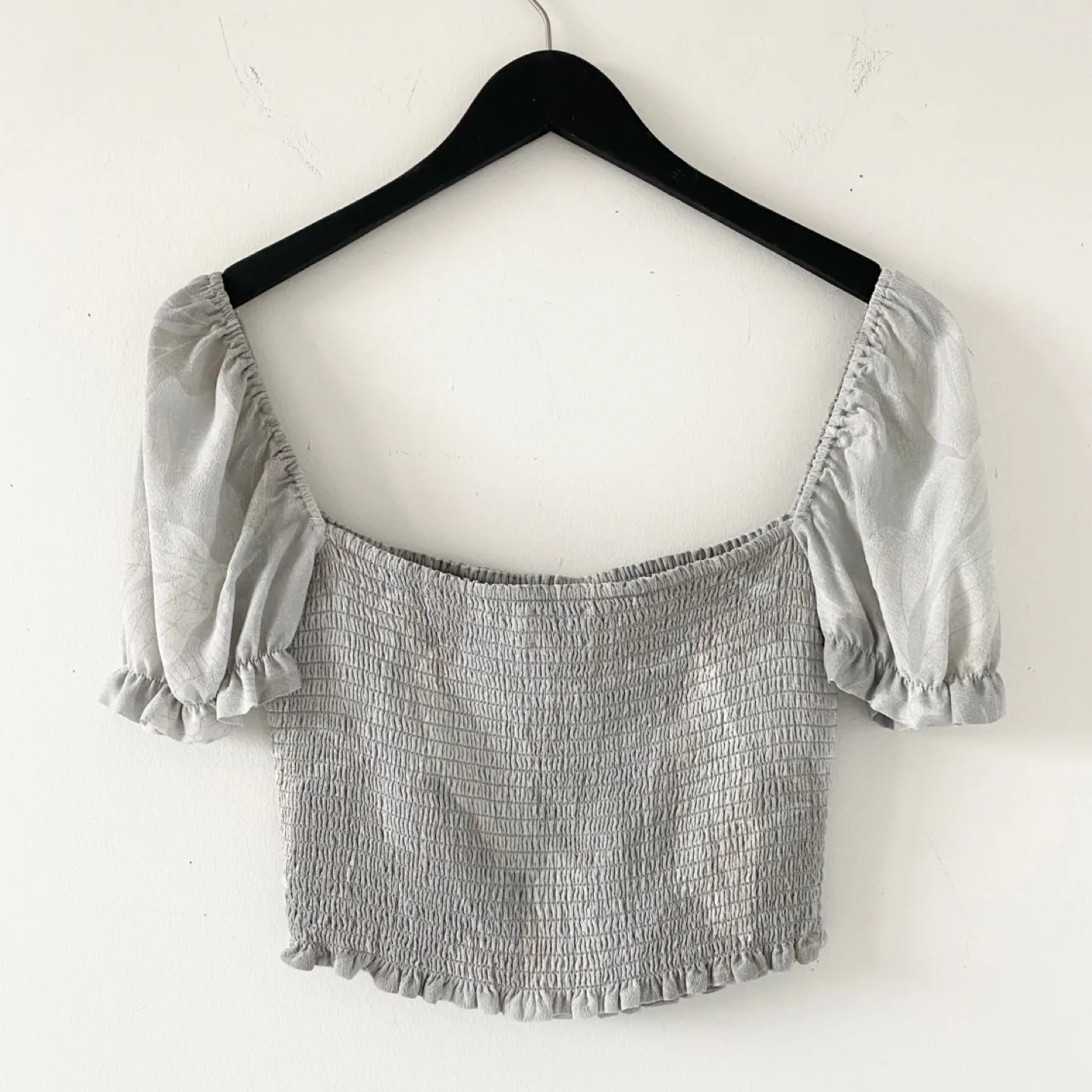 Aritzia Wilfred Smocked Blouse image indicator(4)