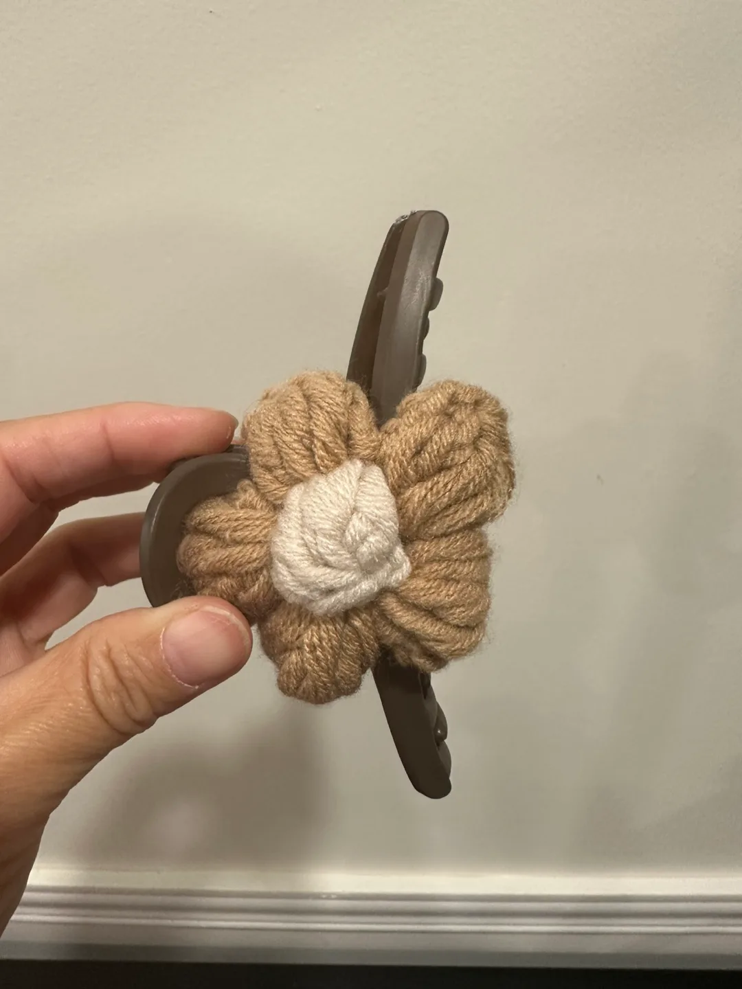 Lot of Hair Claw Clips - Flower, Bow, Lily - all 10 image indicator(3)