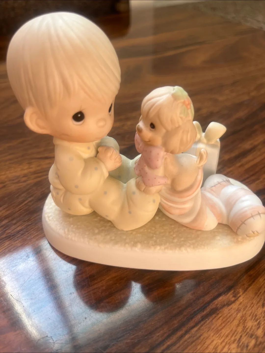 Precious Moments Figurine - The Greatest Gift is a Friend image indicator(2)