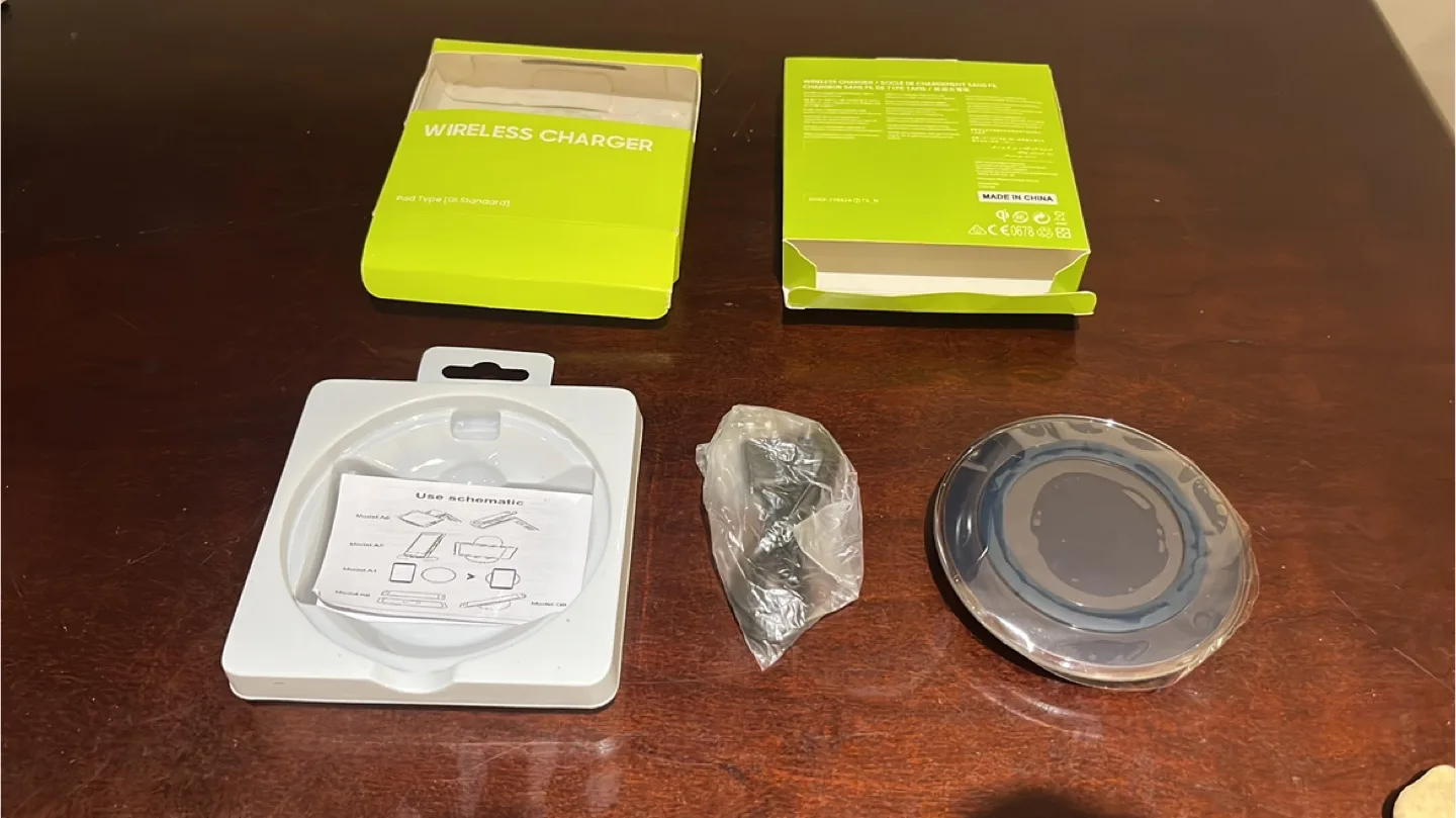 Wireless Charger, Charging pad Samsung iphone - New in Box! thumbnail