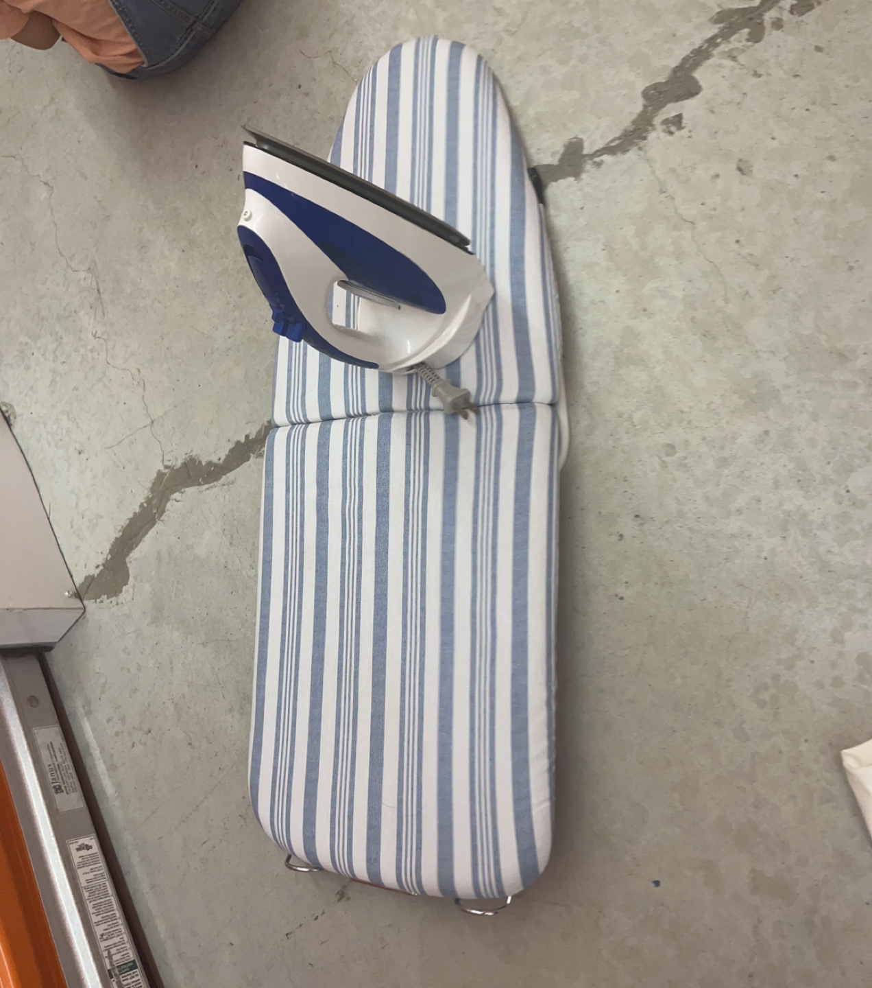 Like new iron and mini foldable board - photo 3