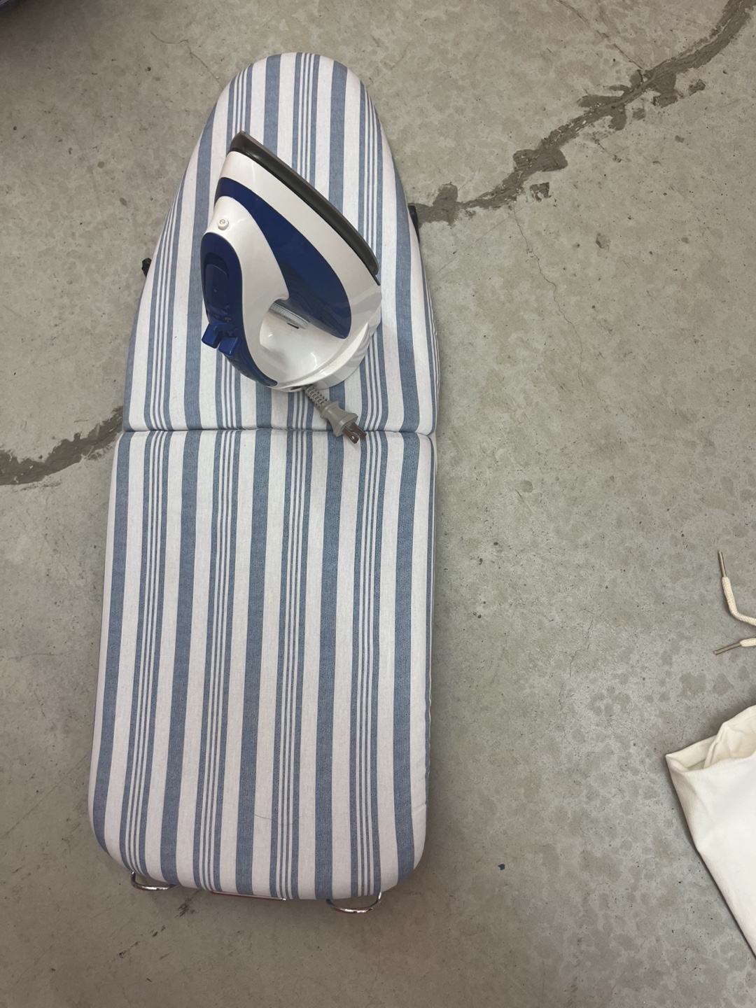 Like new iron and mini foldable board - photo 2